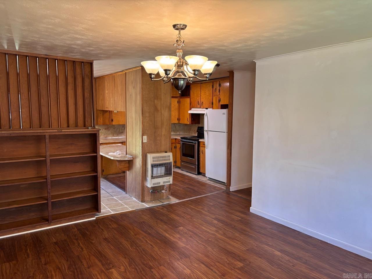 128 Cloverdale Blvd