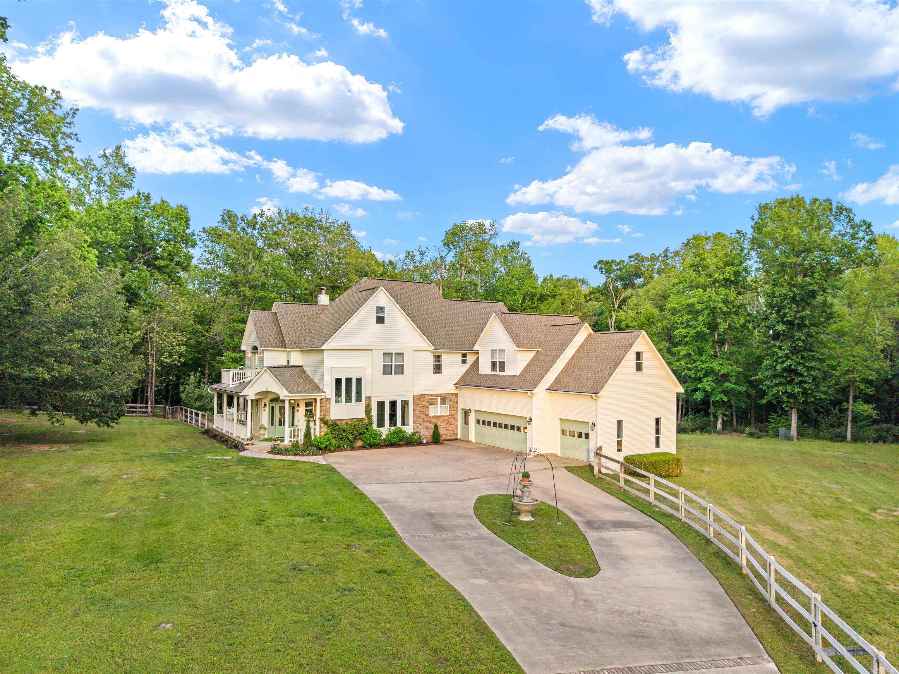 1079 Hillsboro Cir