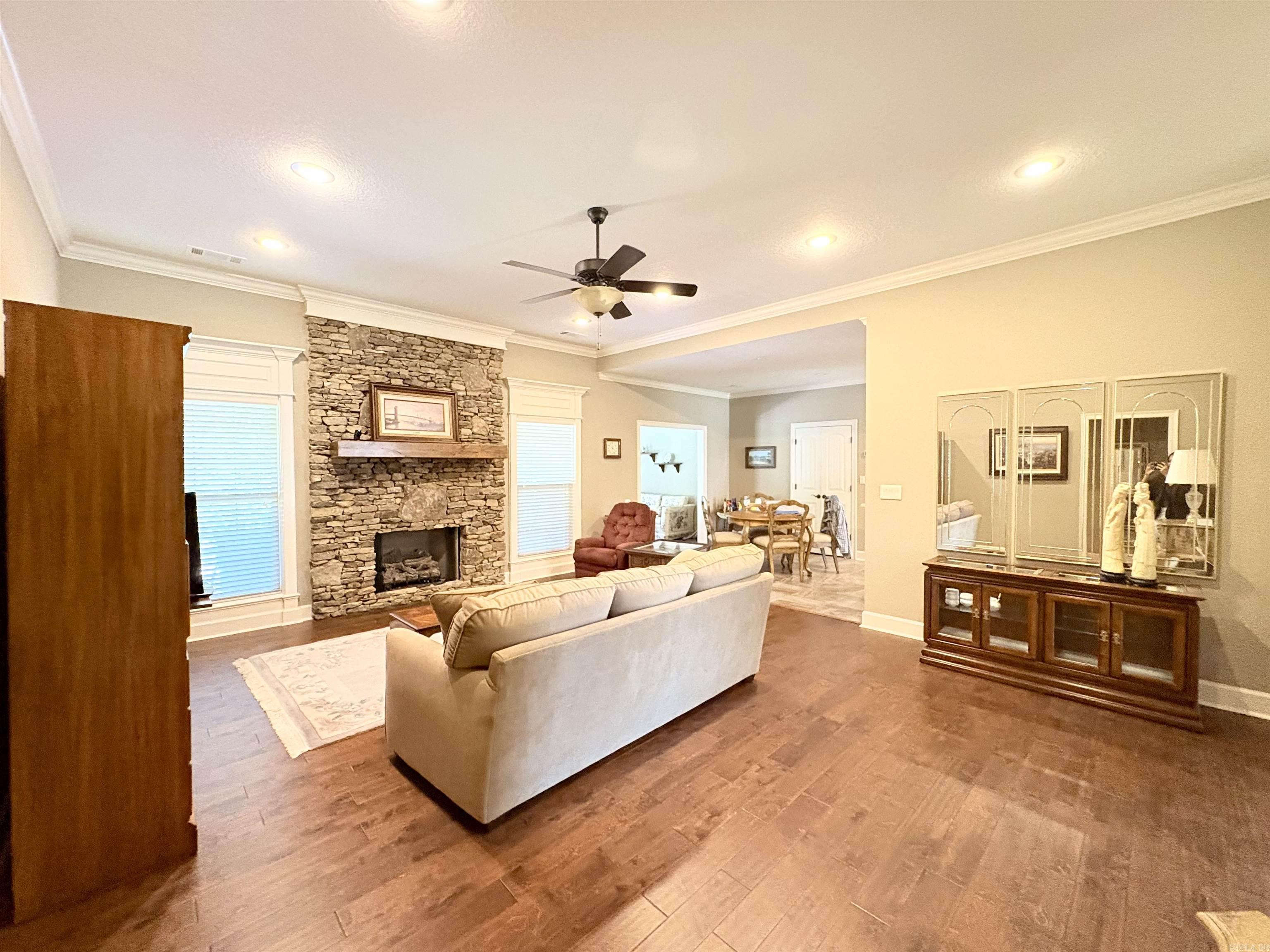 2307 Valley Drive