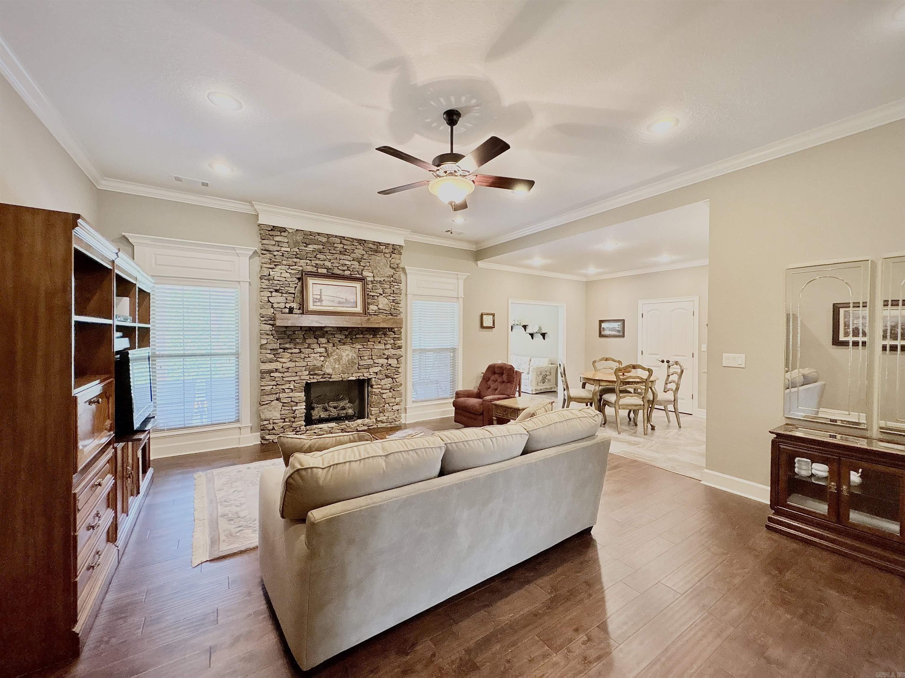 2307 Valley Drive