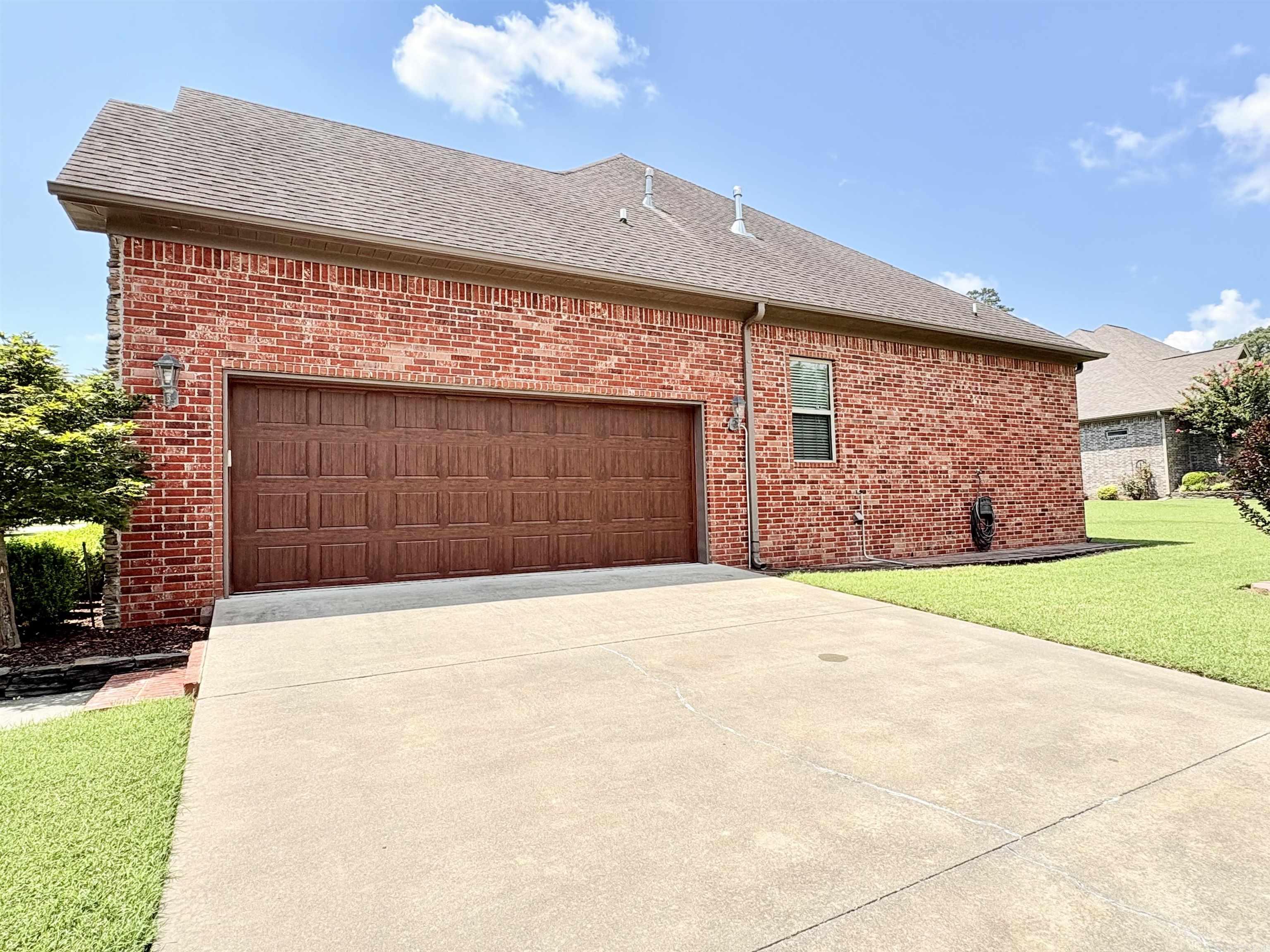 2307 Valley Drive