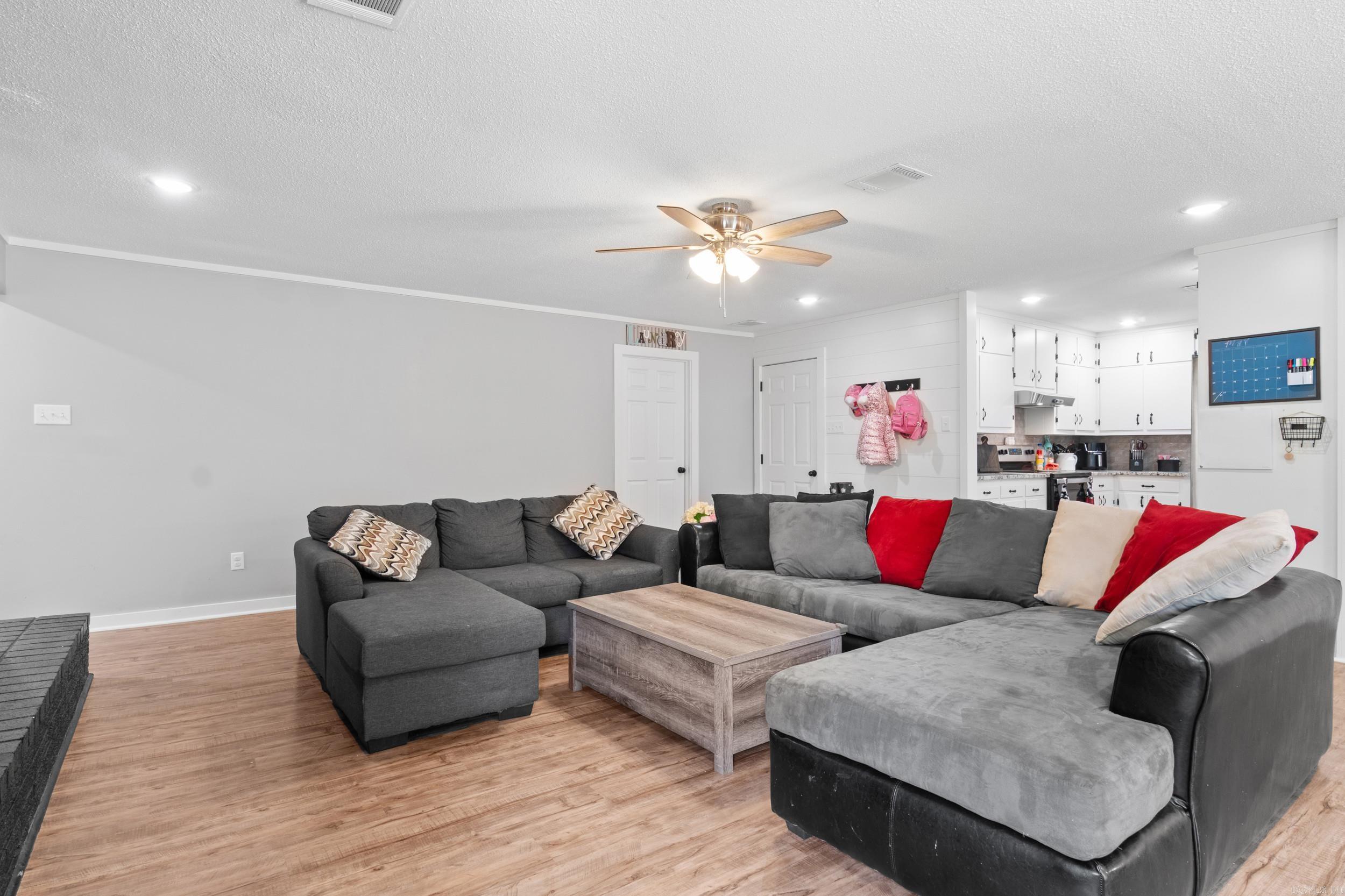 8 Susan Dr