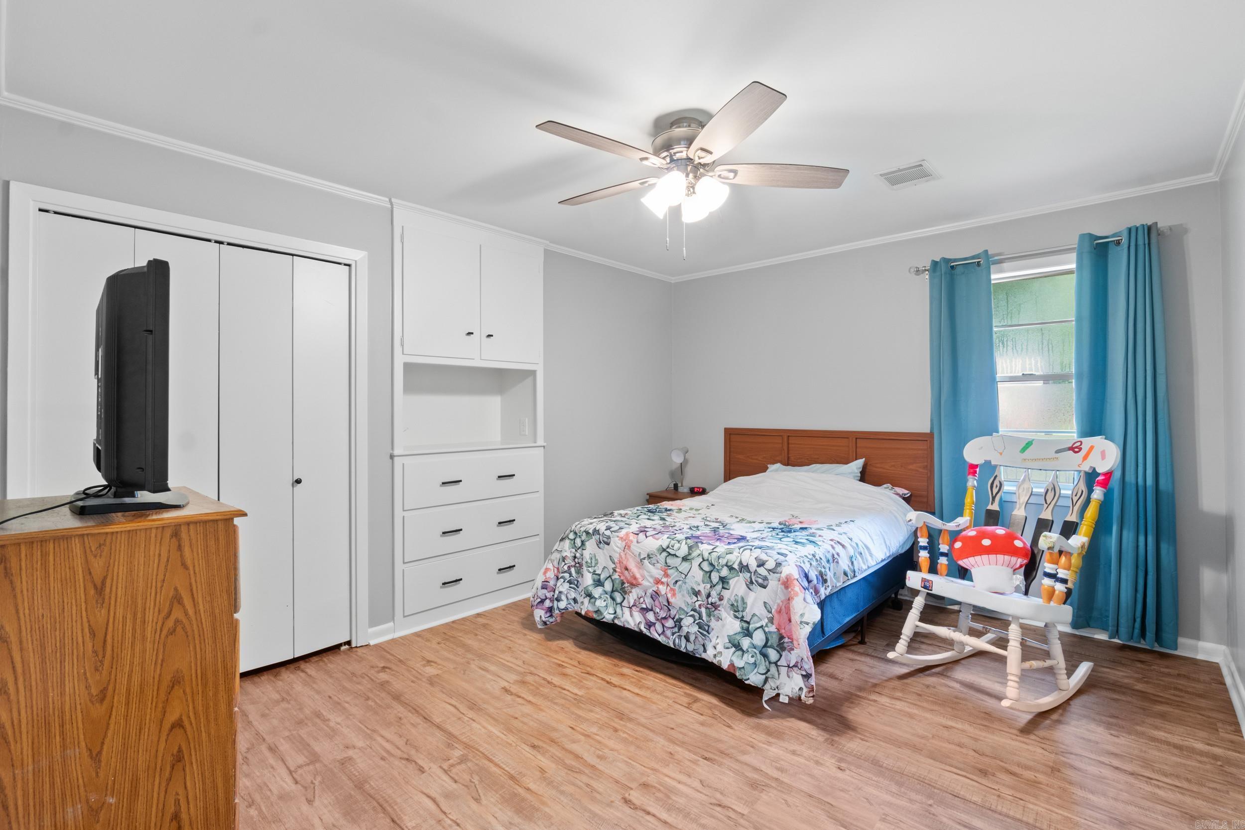 8 Susan Dr