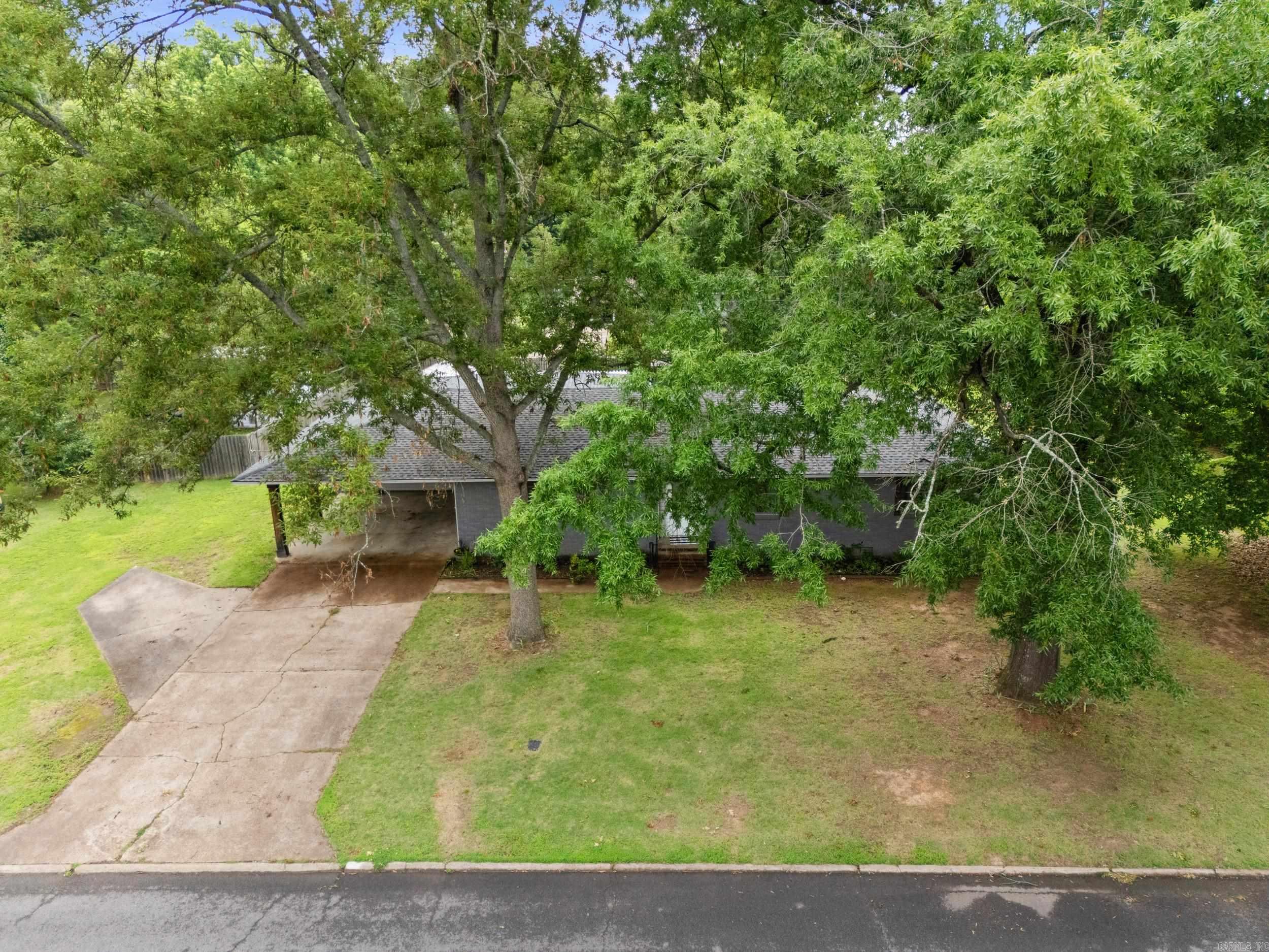 8 Susan Dr