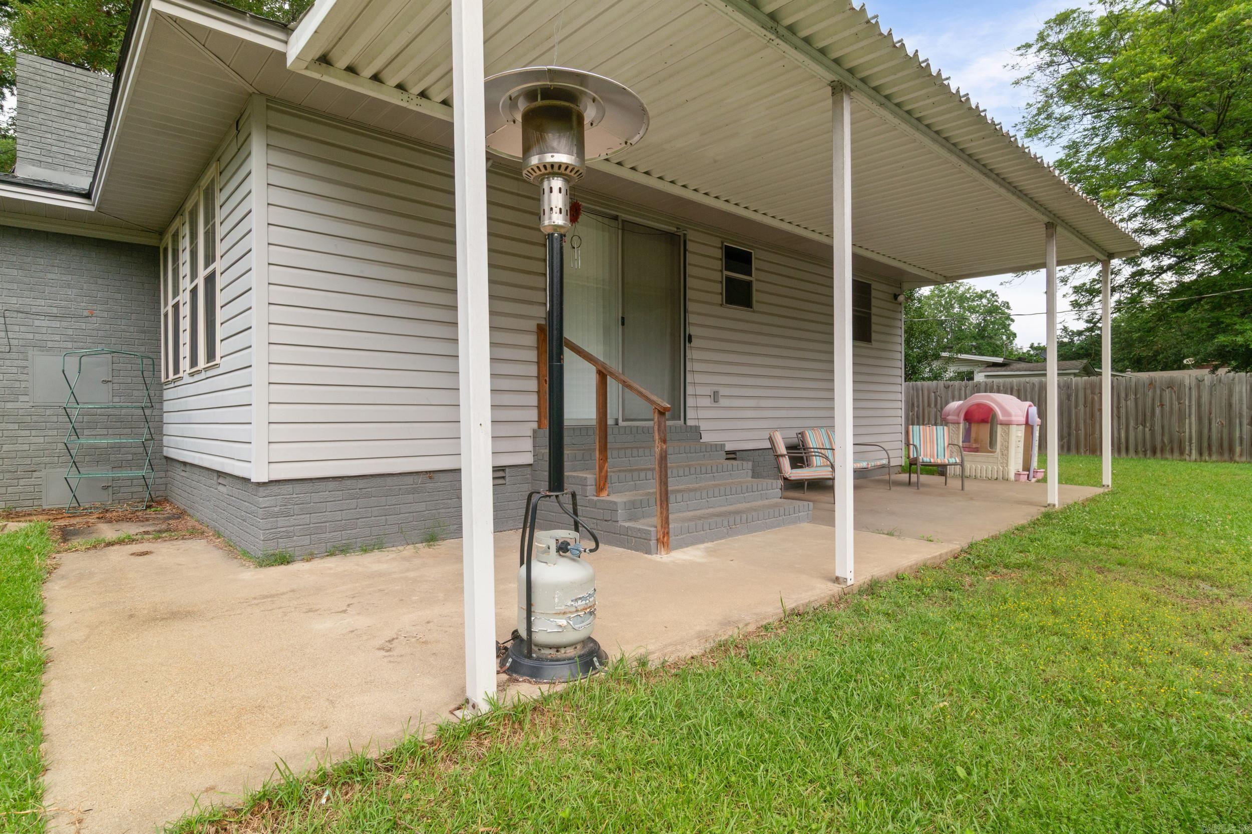 8 Susan Dr