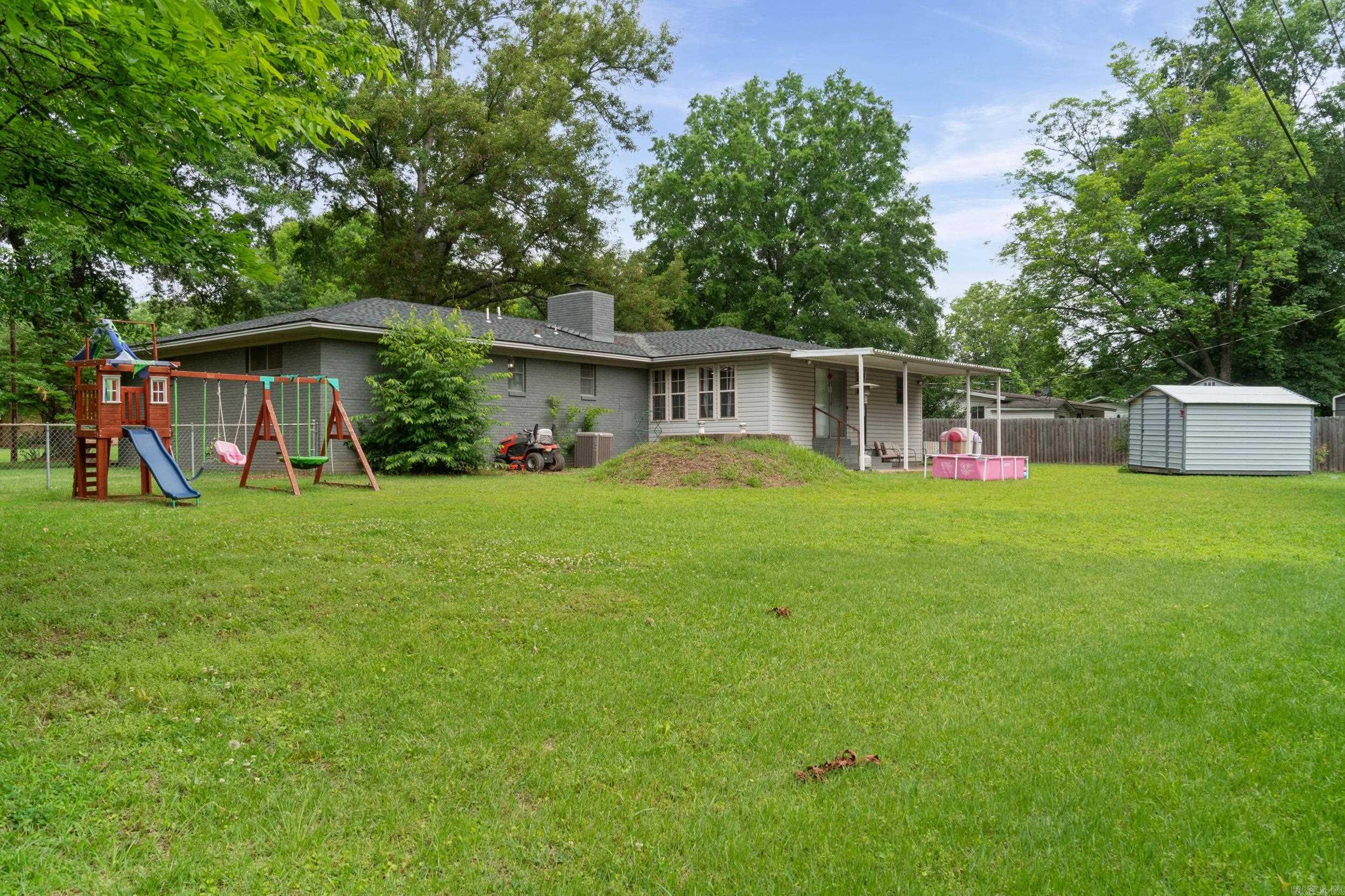 8 Susan Dr