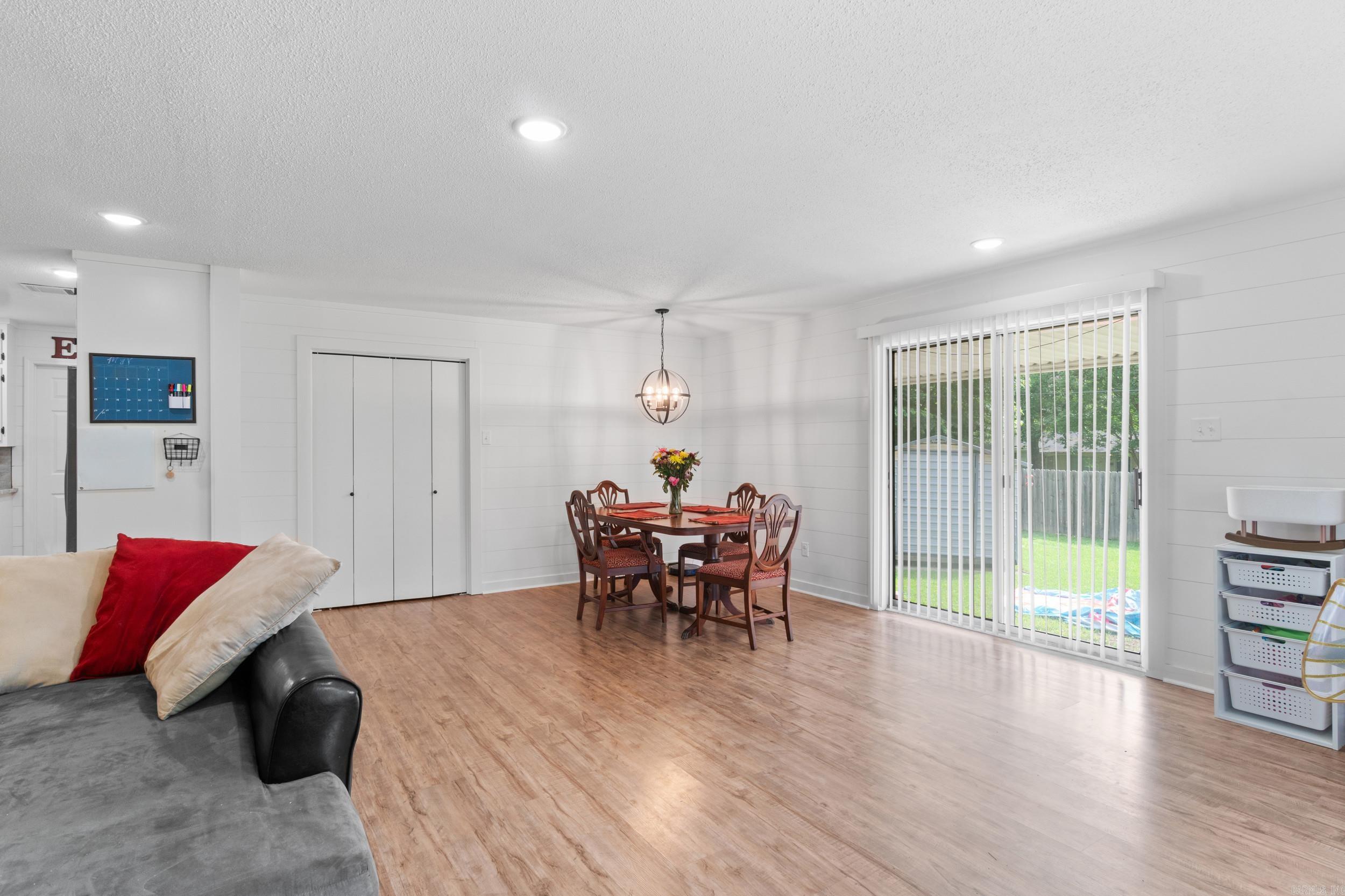 8 Susan Dr