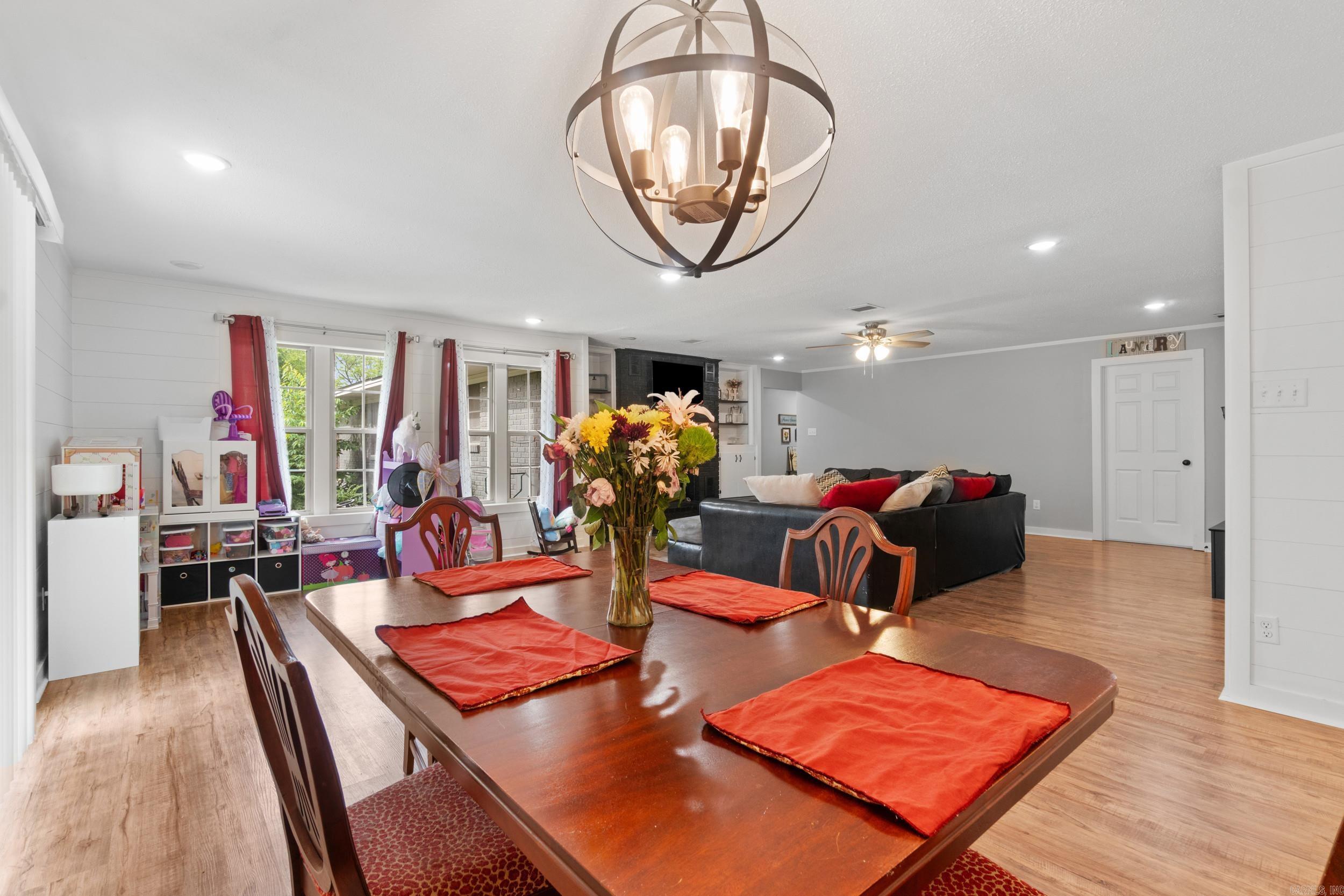 8 Susan Dr