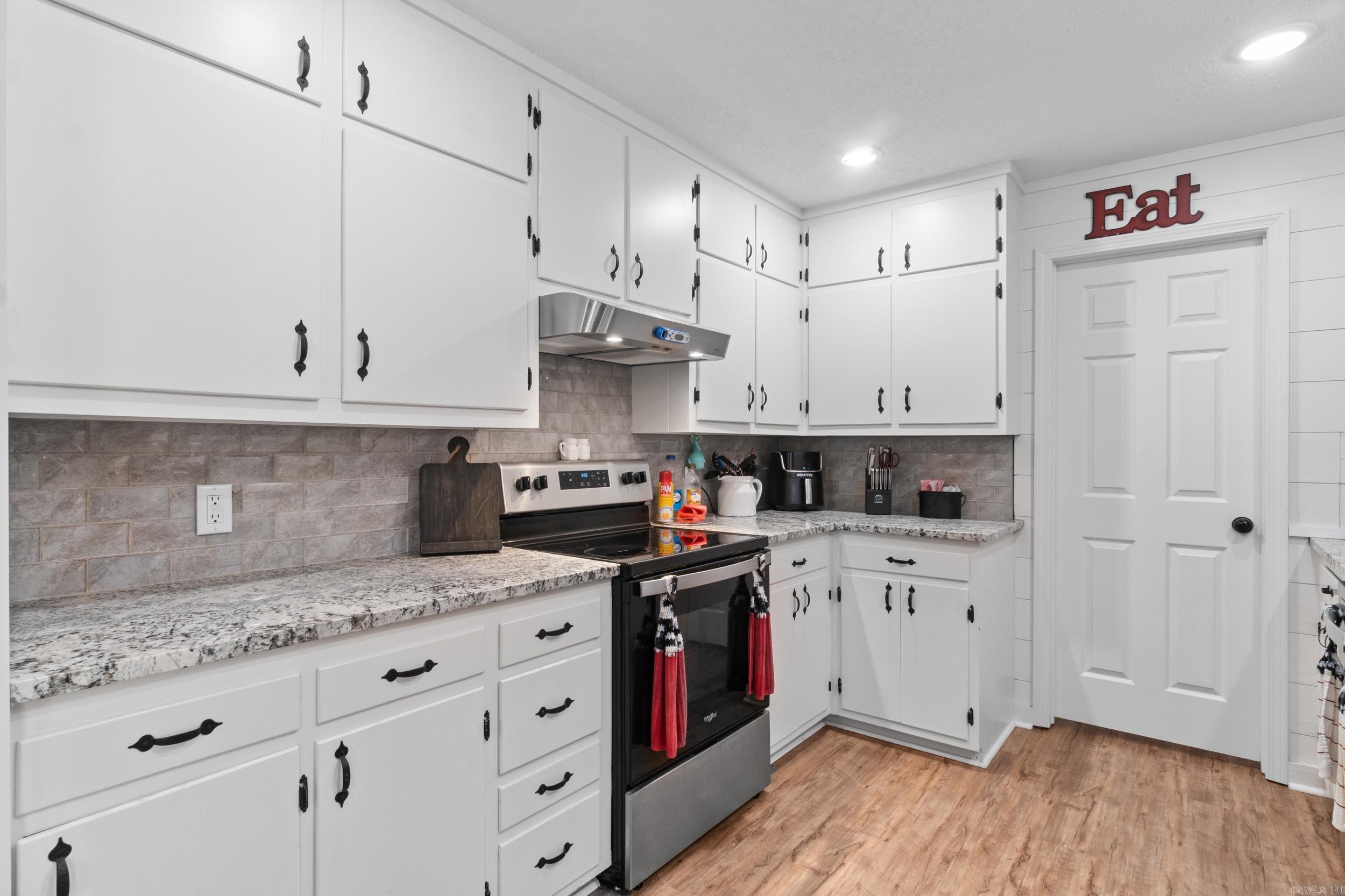 8 Susan Dr