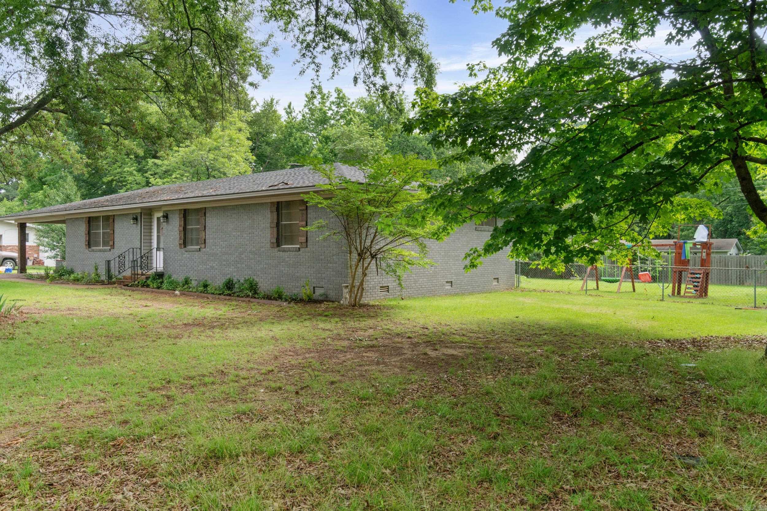 8 Susan Dr