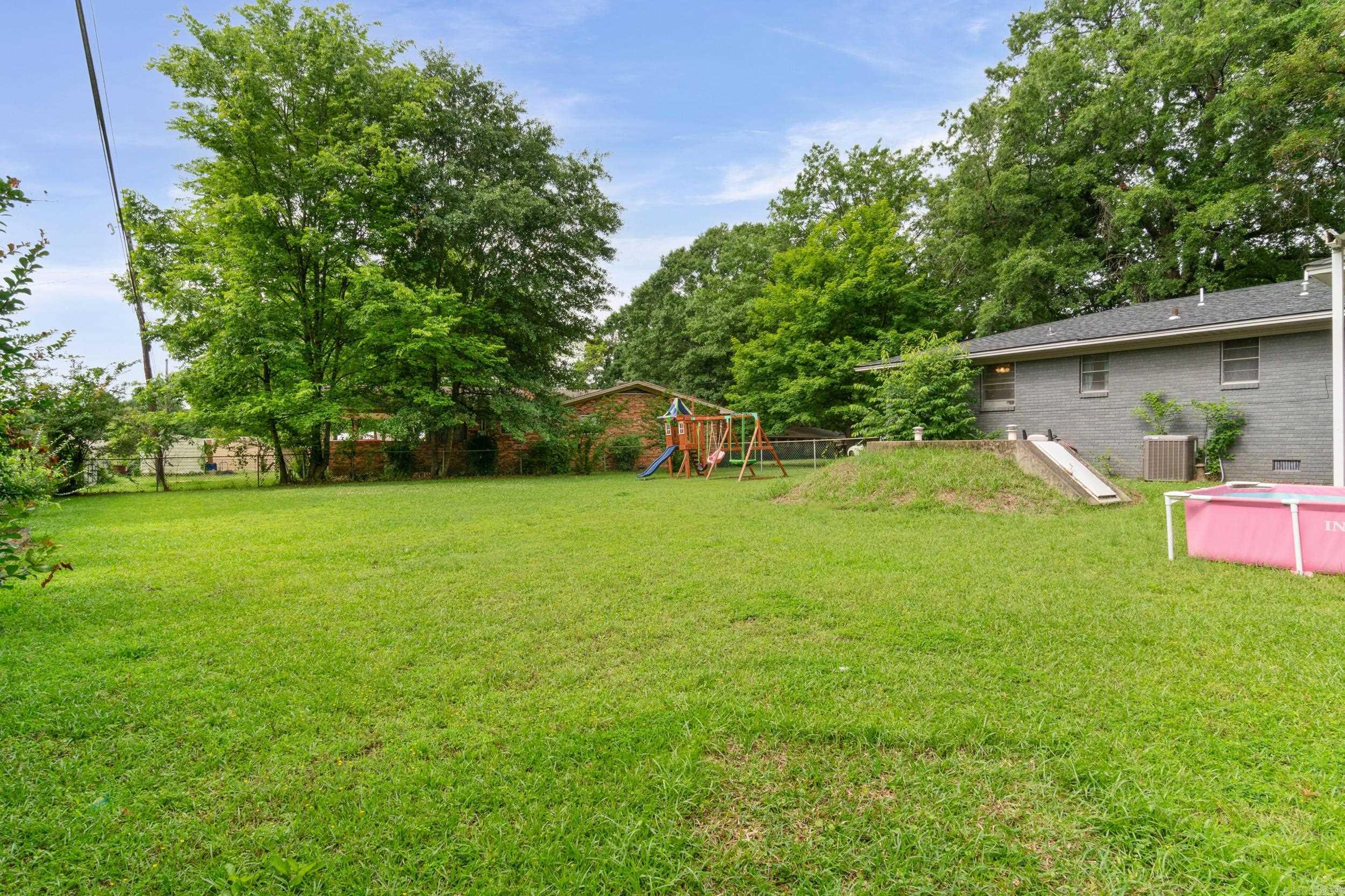 8 Susan Dr