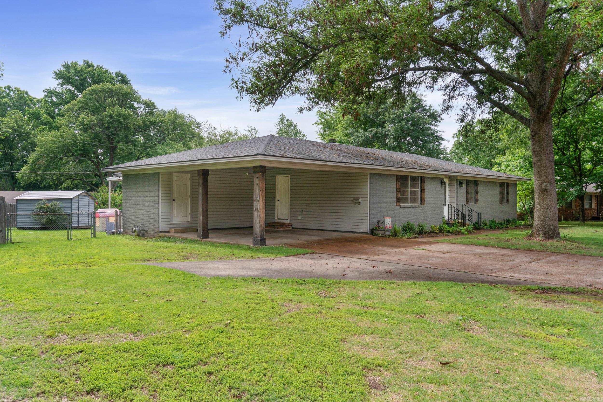 8 Susan Dr