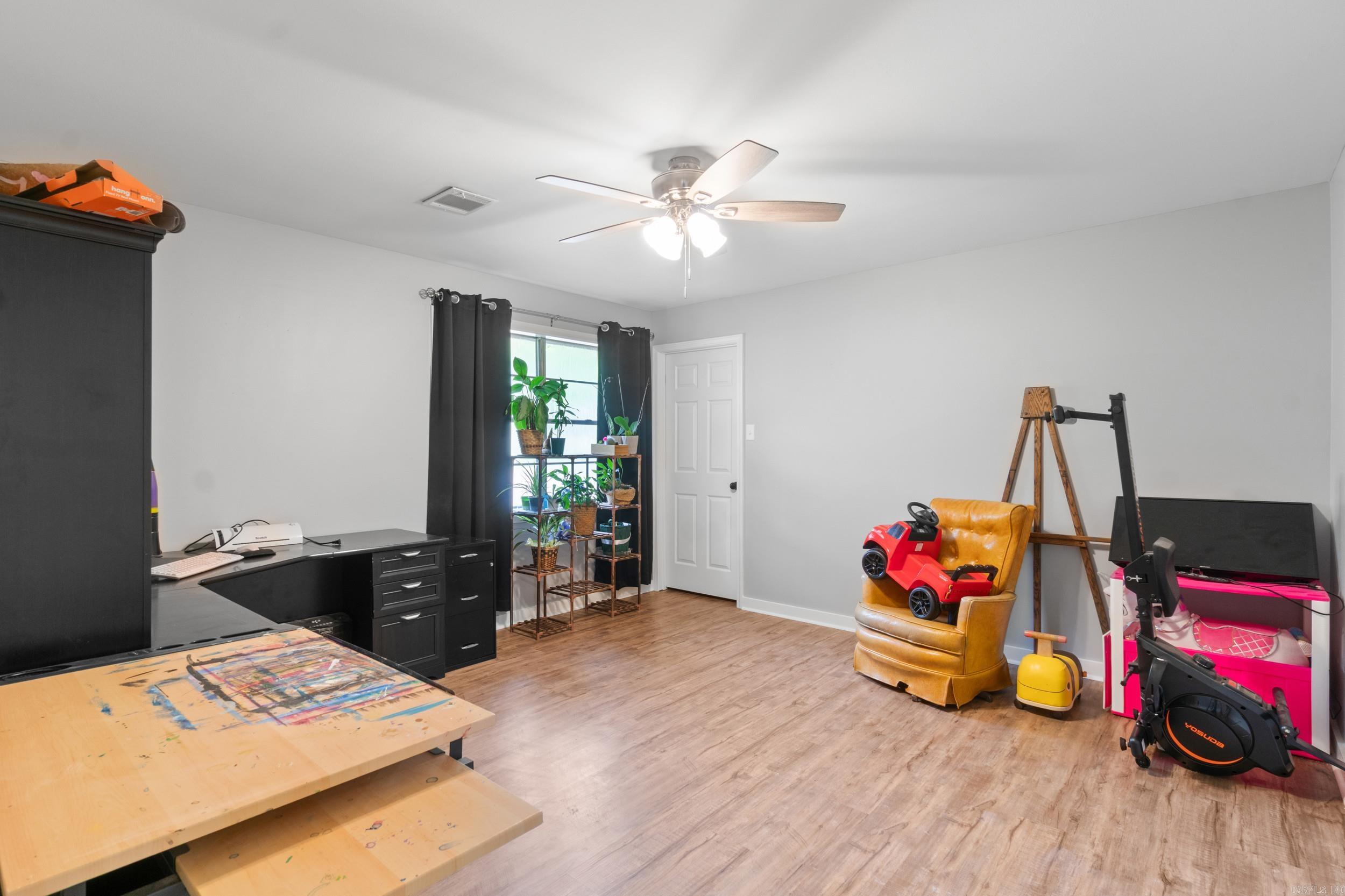 8 Susan Dr