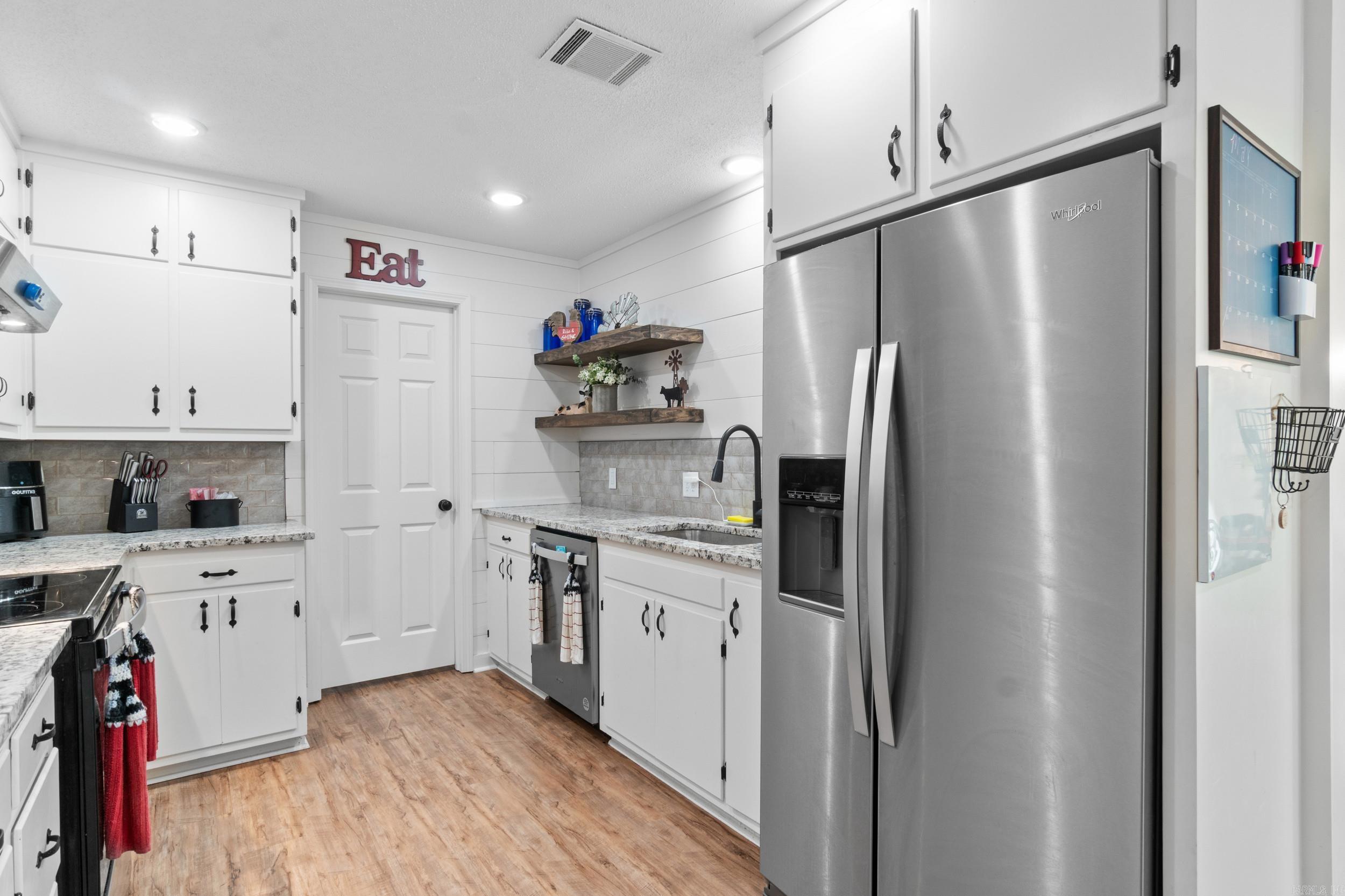 8 Susan Dr