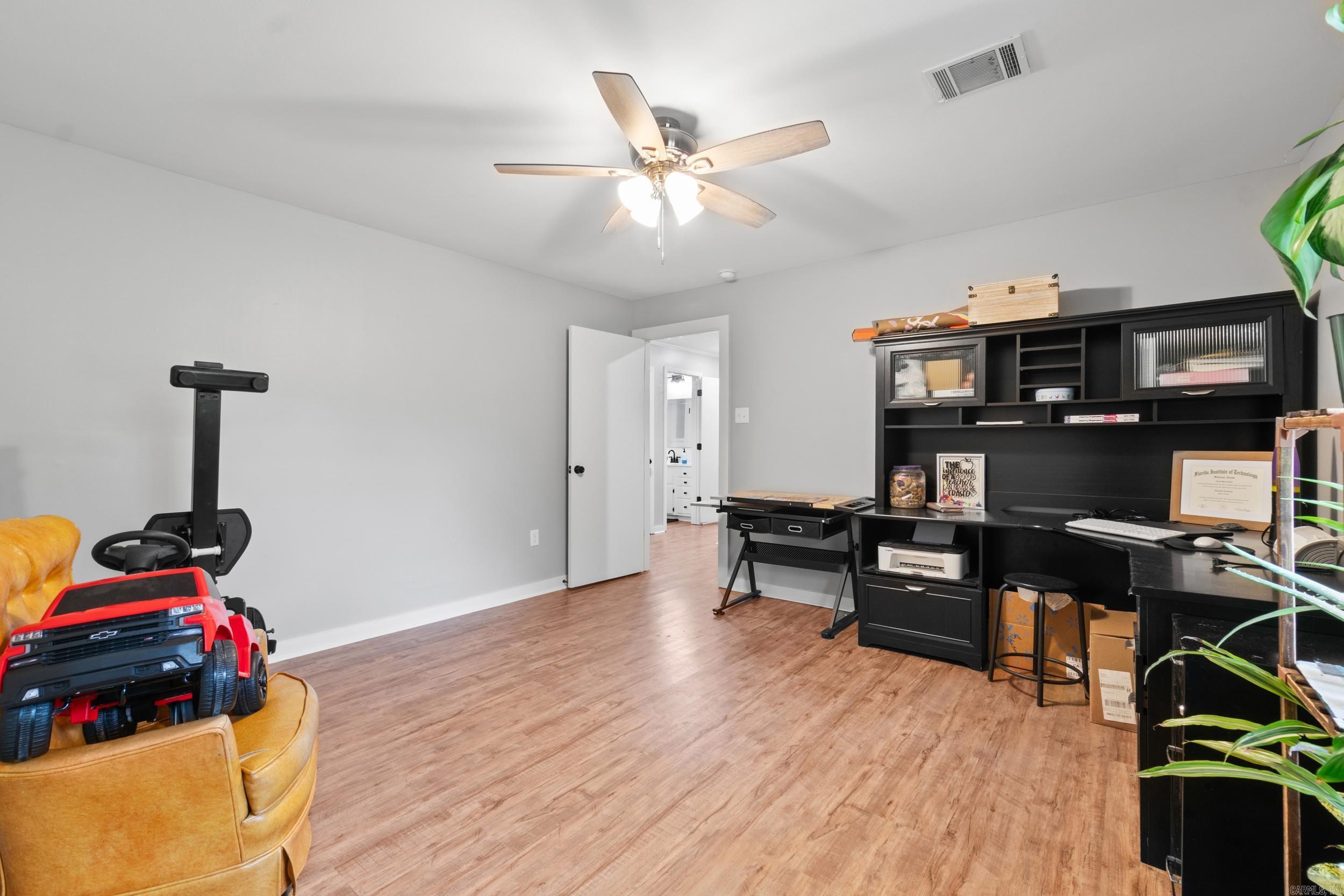 8 Susan Dr
