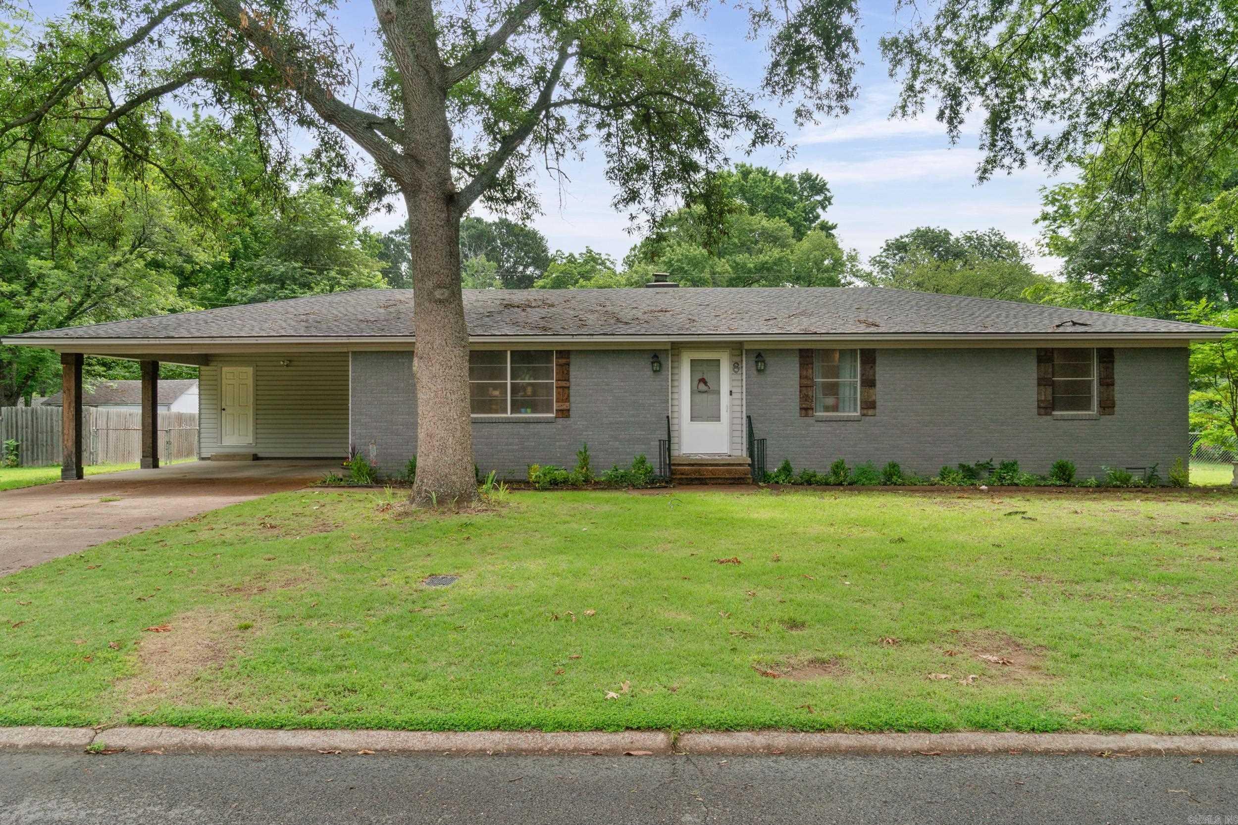 8 Susan Dr