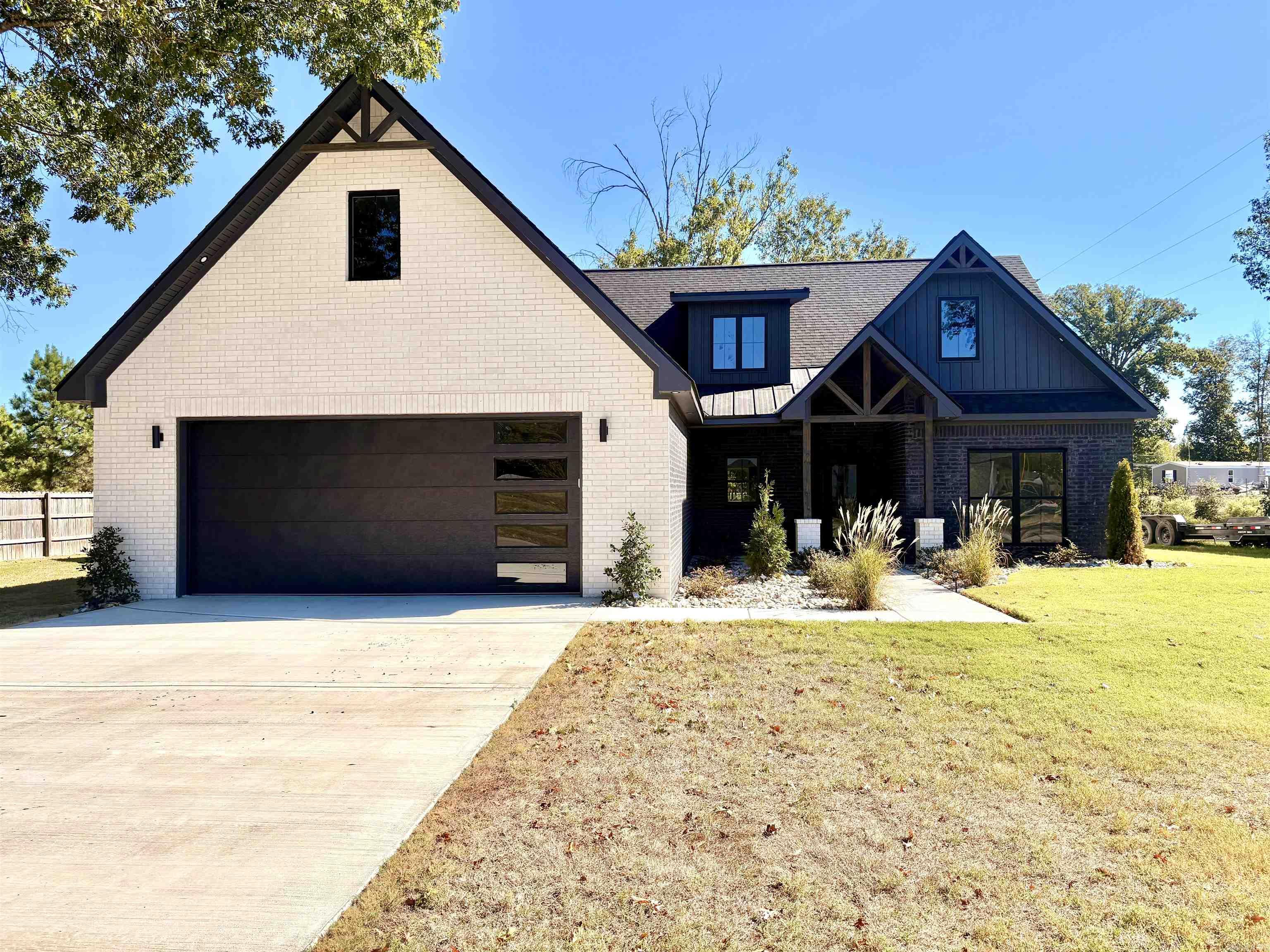 1947 Lakeview Drive
