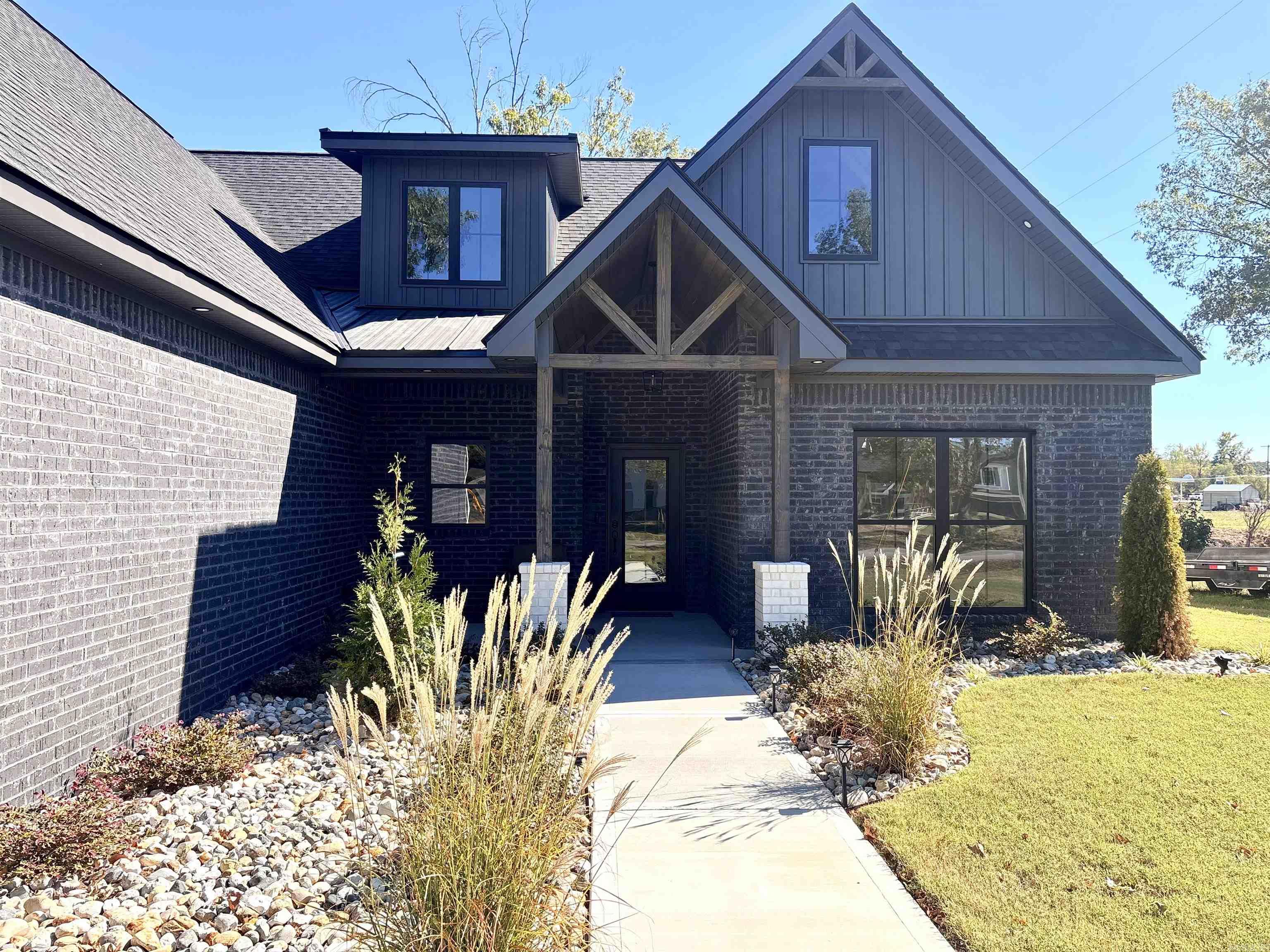 1947 Lakeview Drive