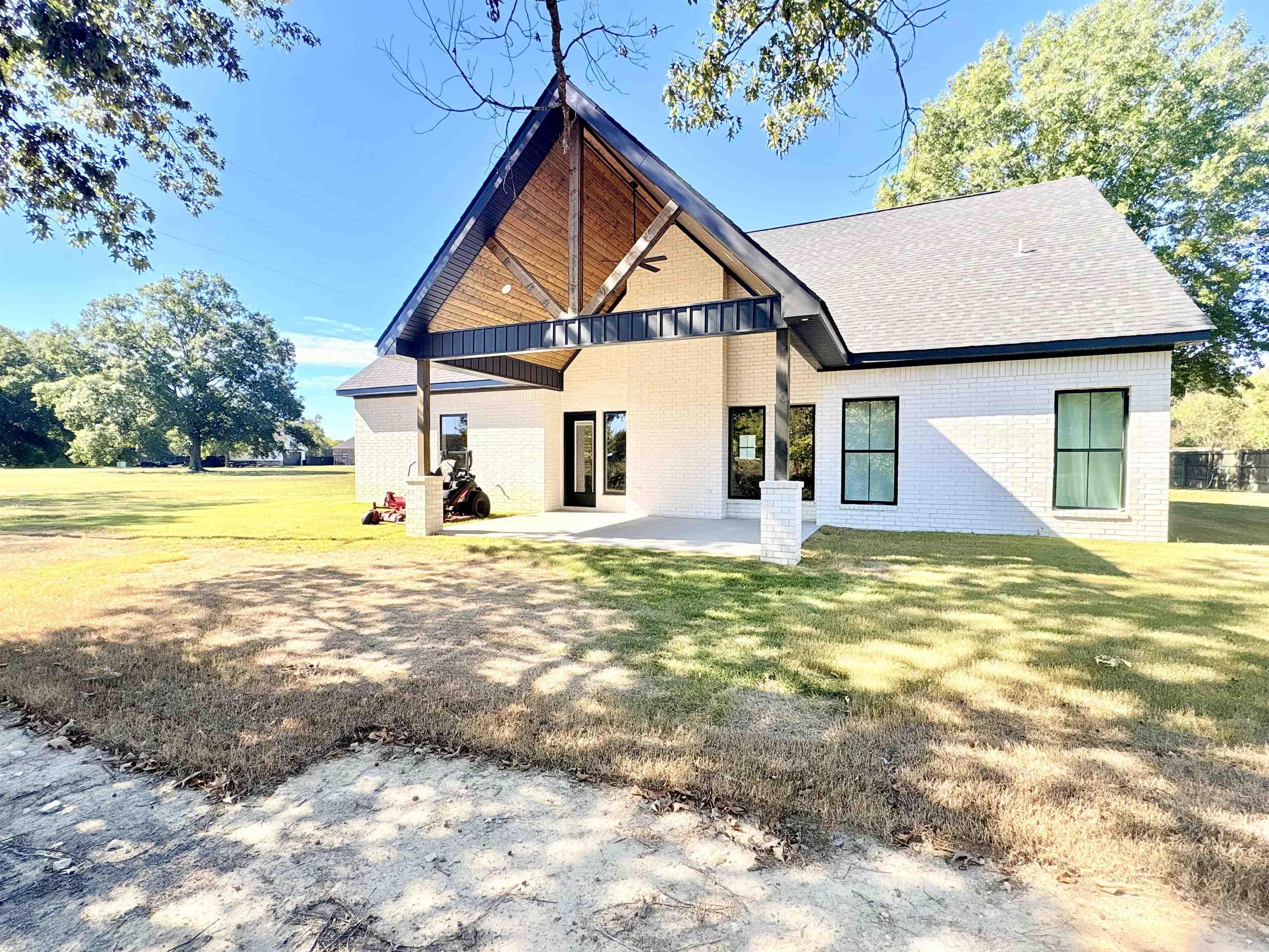 1947 Lakeview Drive