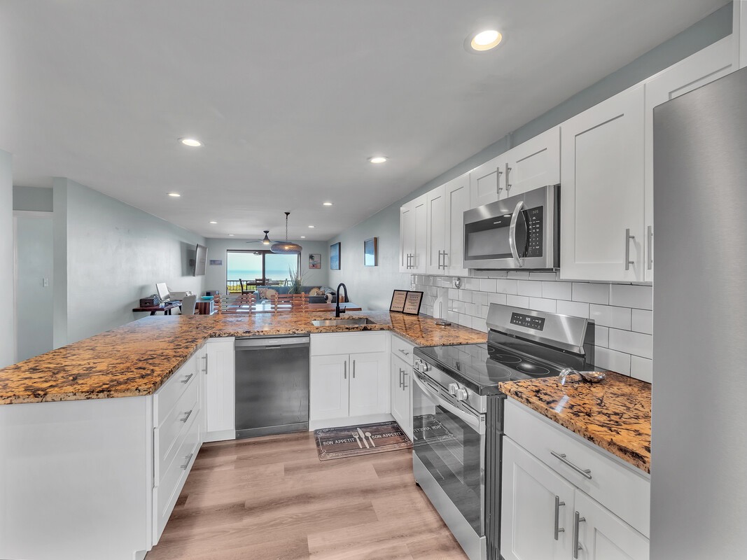 77-6585 SEAVIEW CIRCLE 206