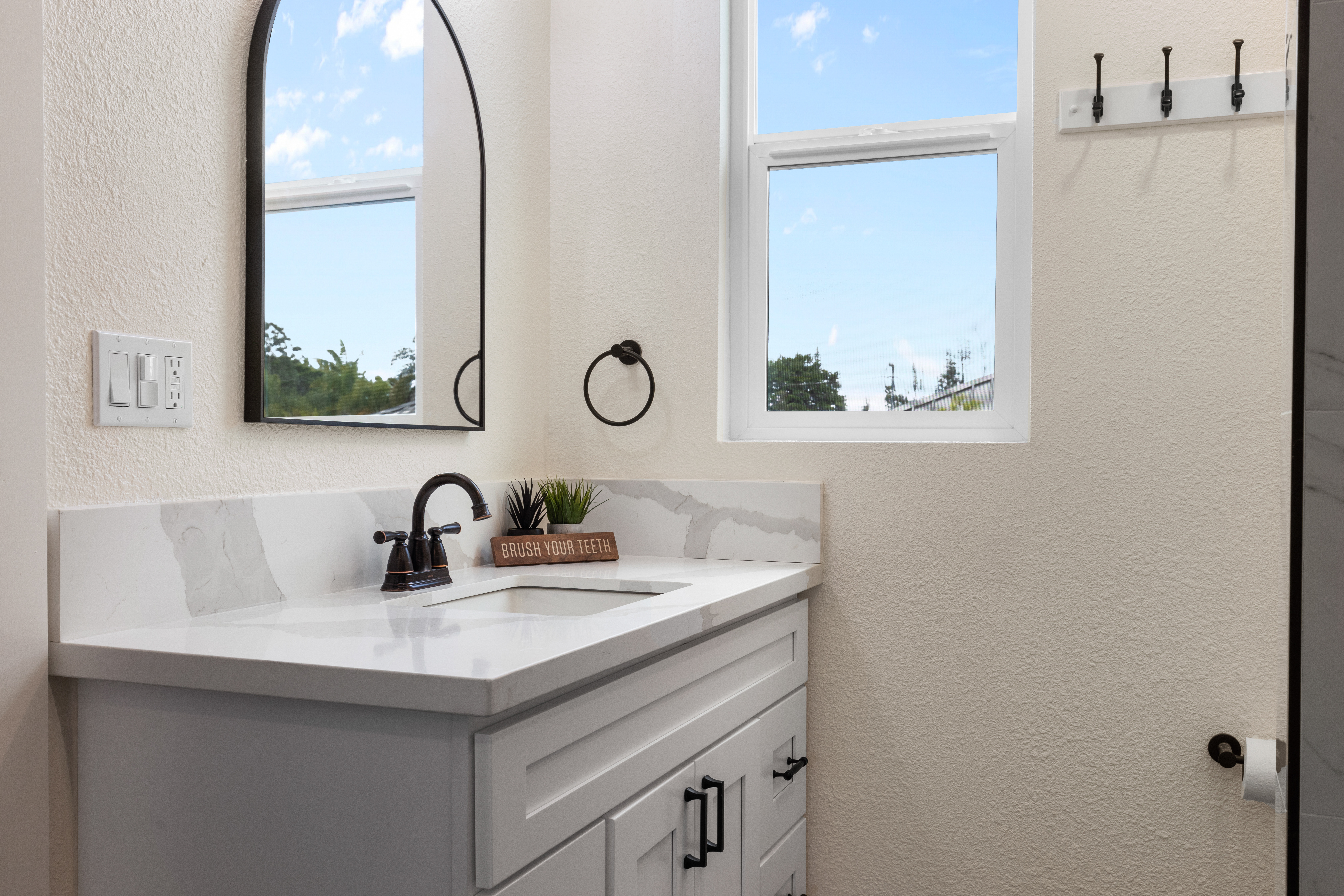 16-2078 MAUNA KEA DR