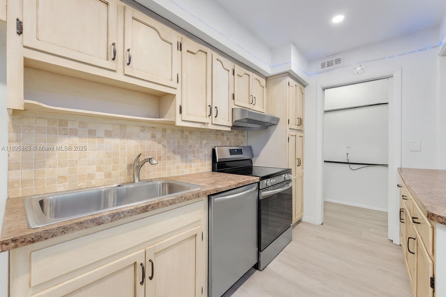 4801 University Dr, Coral Gables