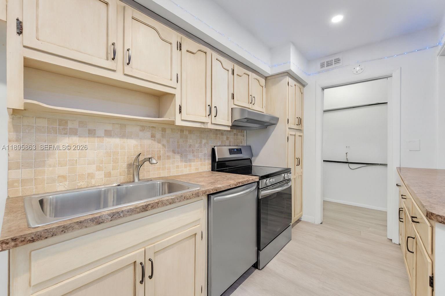 4801 University Dr, Coral Gables