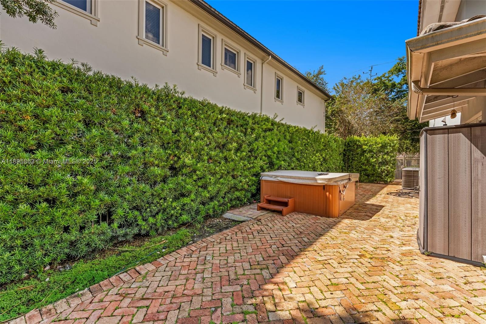 4801 University Dr, Coral Gables