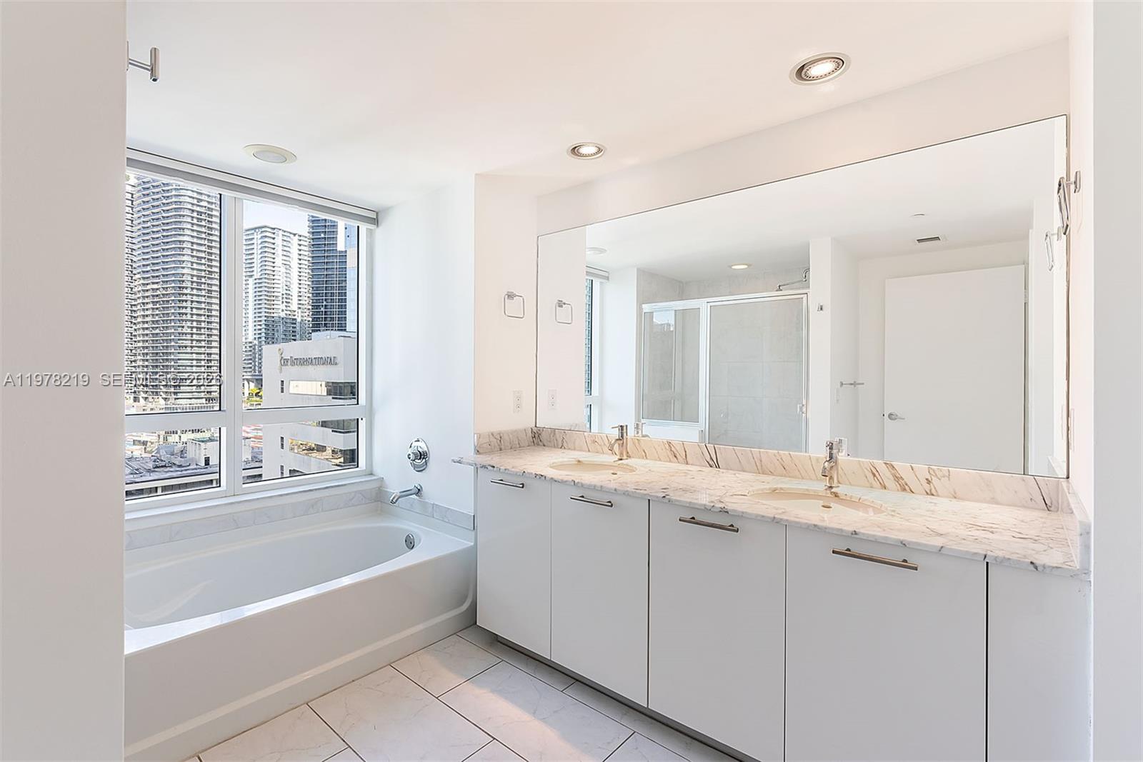 951 Brickell Ave # 1711