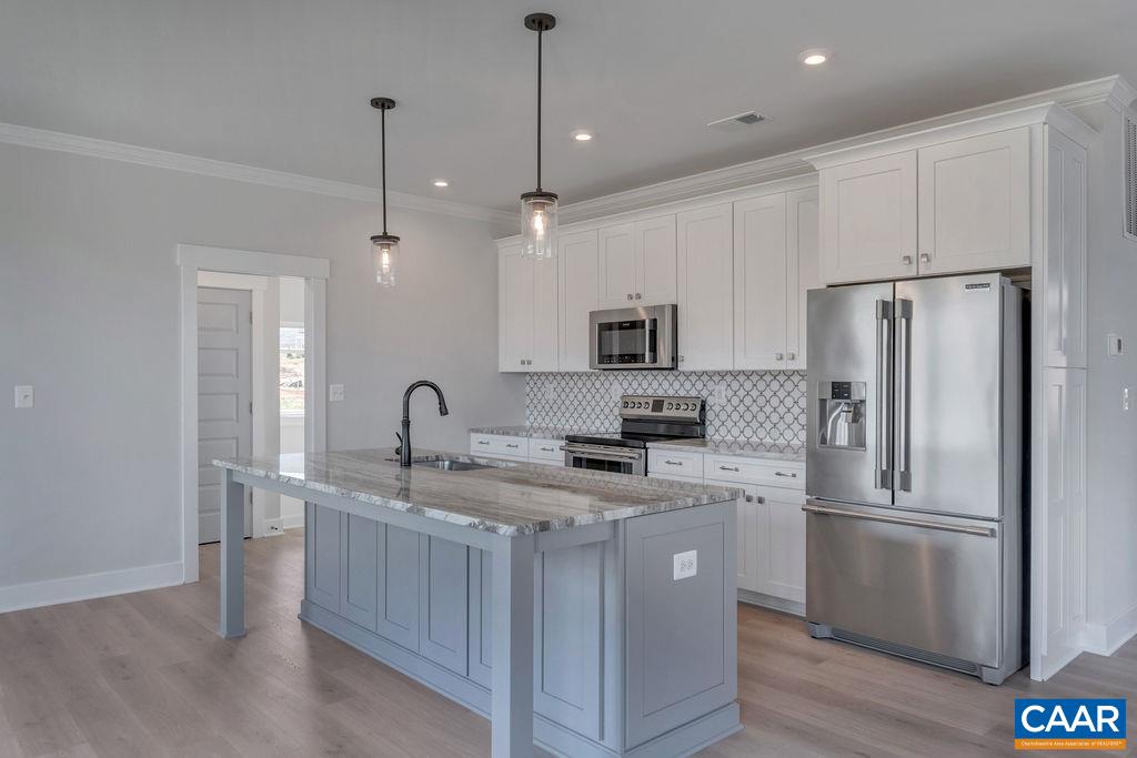 1012 BARKLEY CT