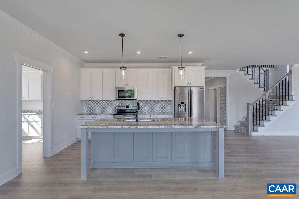 1012 BARKLEY CT
