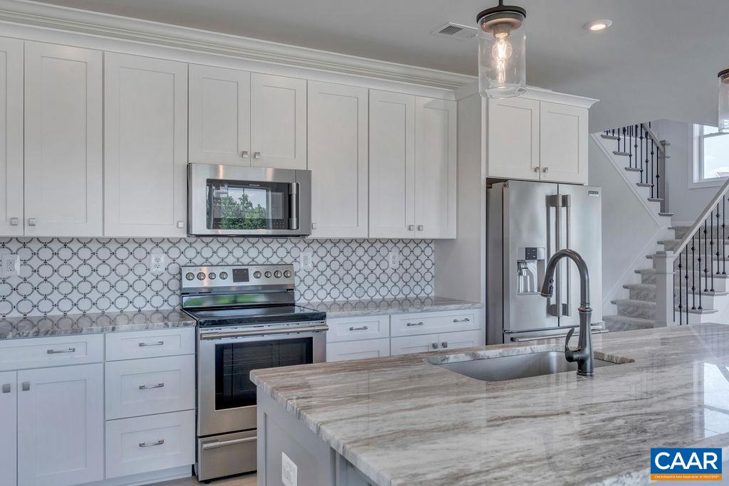 1012 BARKLEY CT