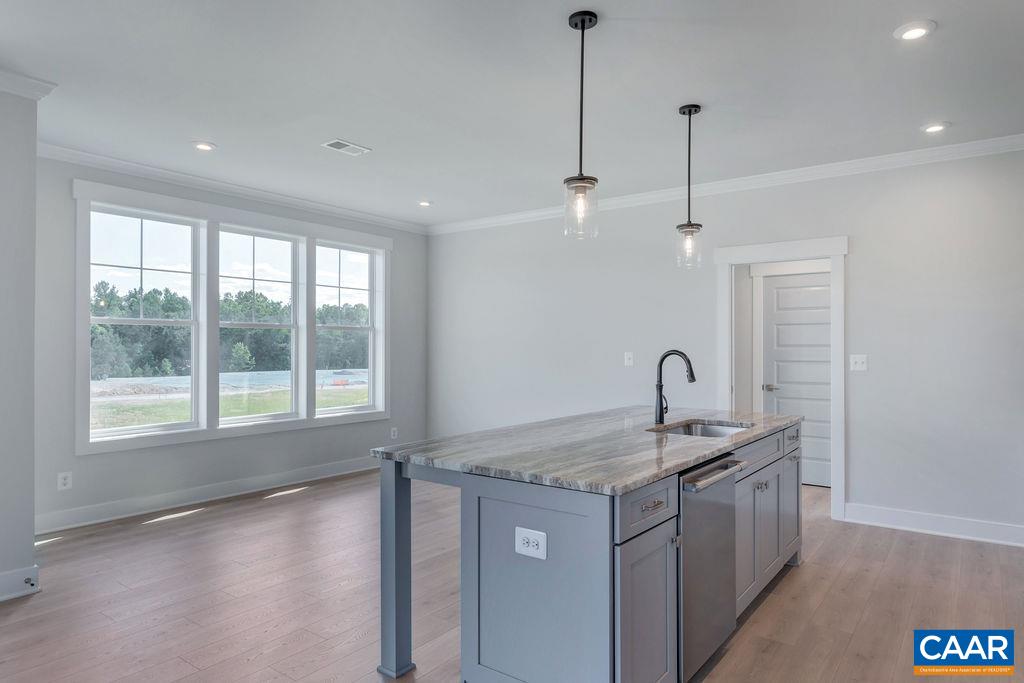 1012 BARKLEY CT