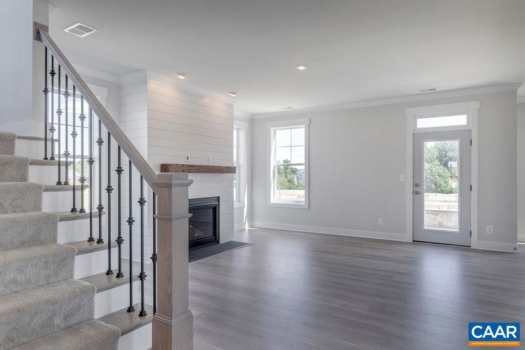 1012 BARKLEY CT