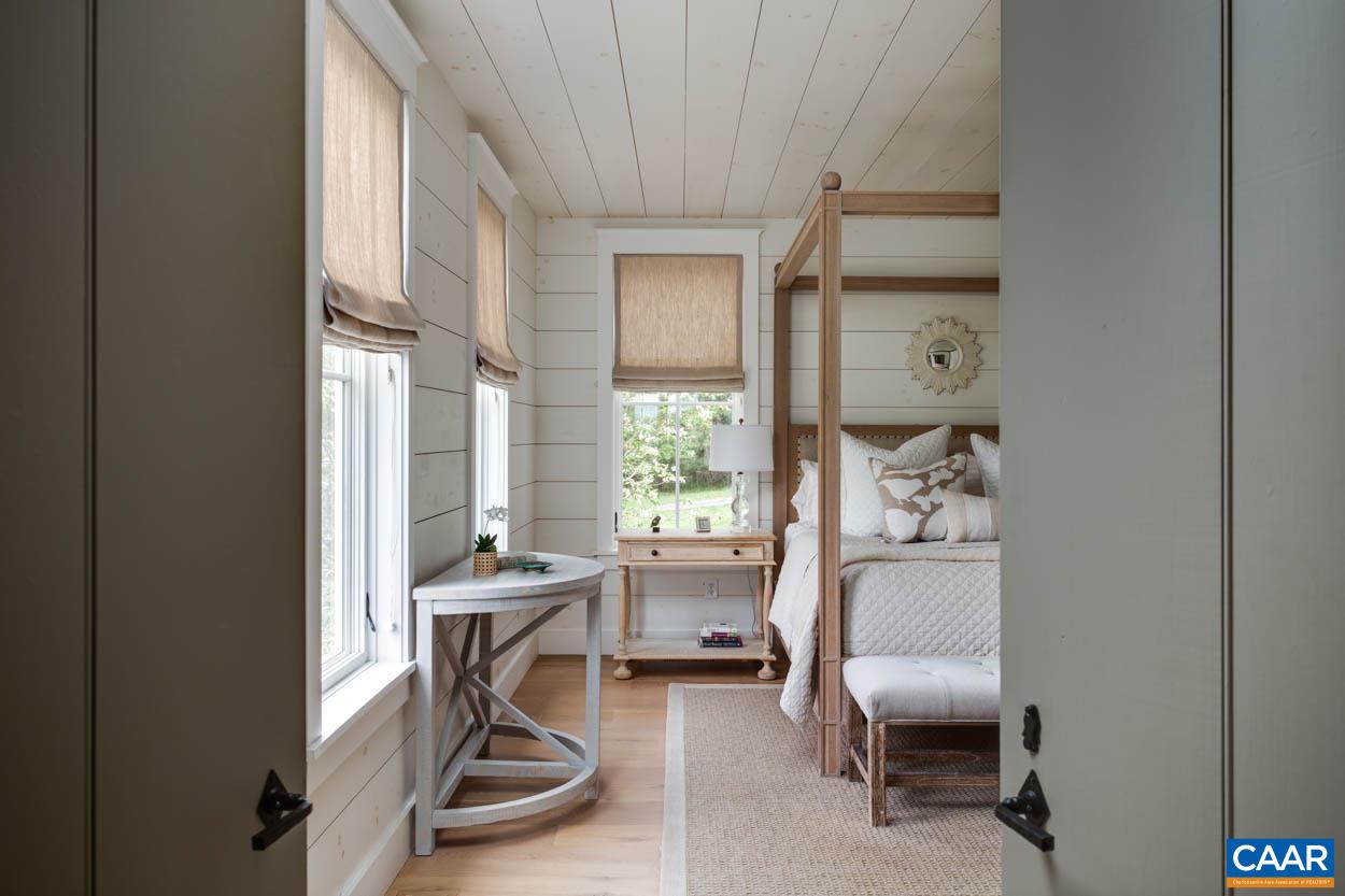 818 ENNIS MOUNTAIN RD