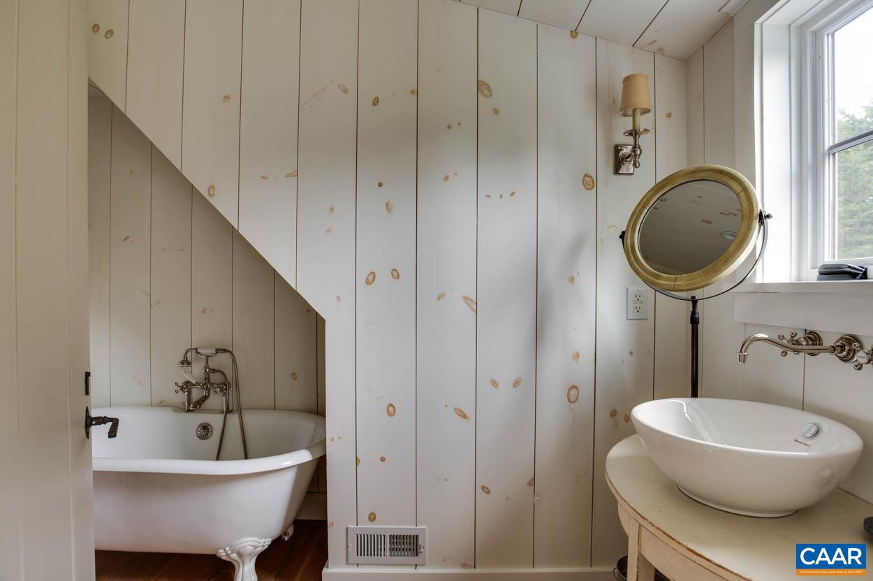 818 ENNIS MOUNTAIN RD