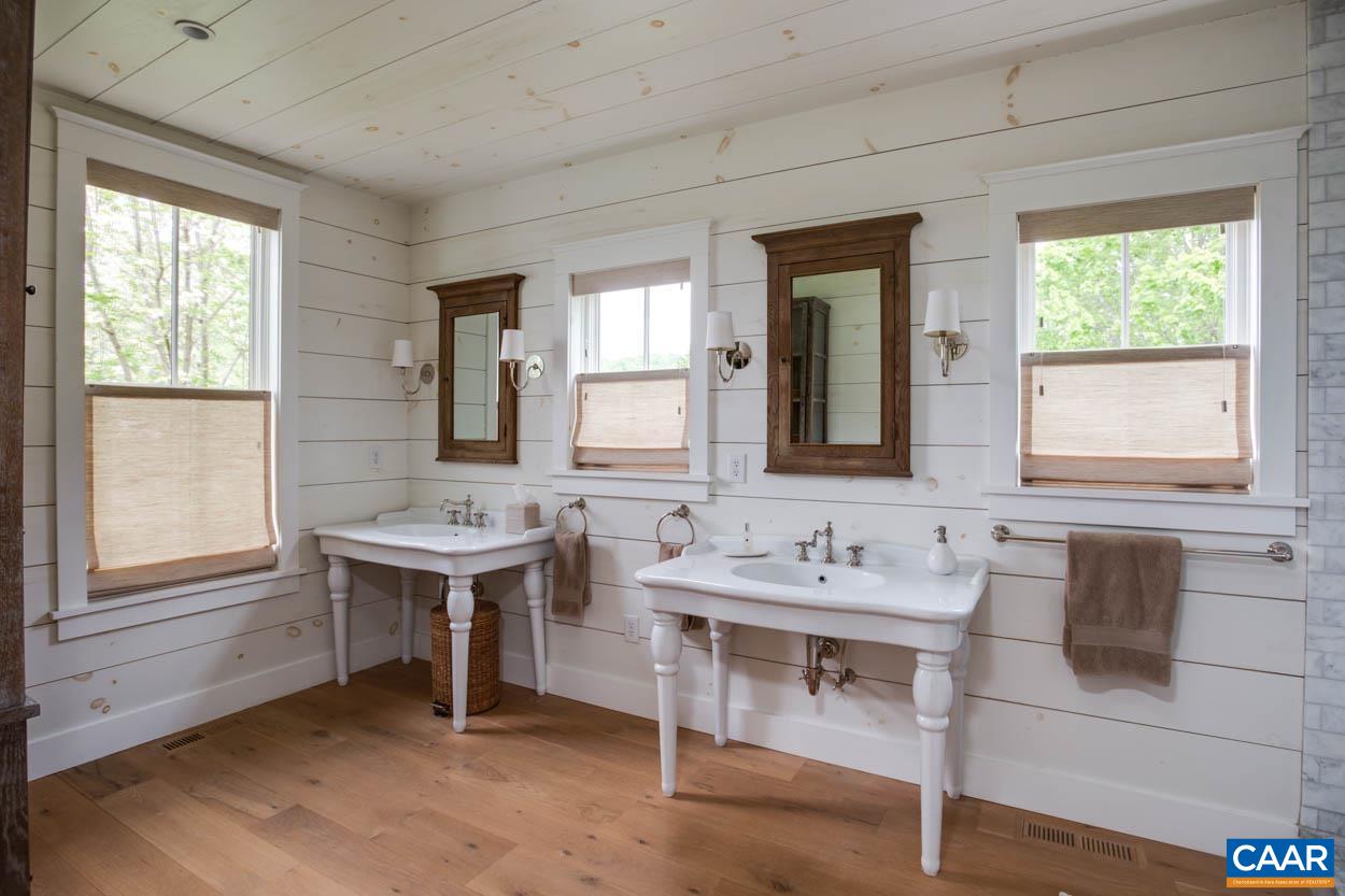 818 ENNIS MOUNTAIN RD