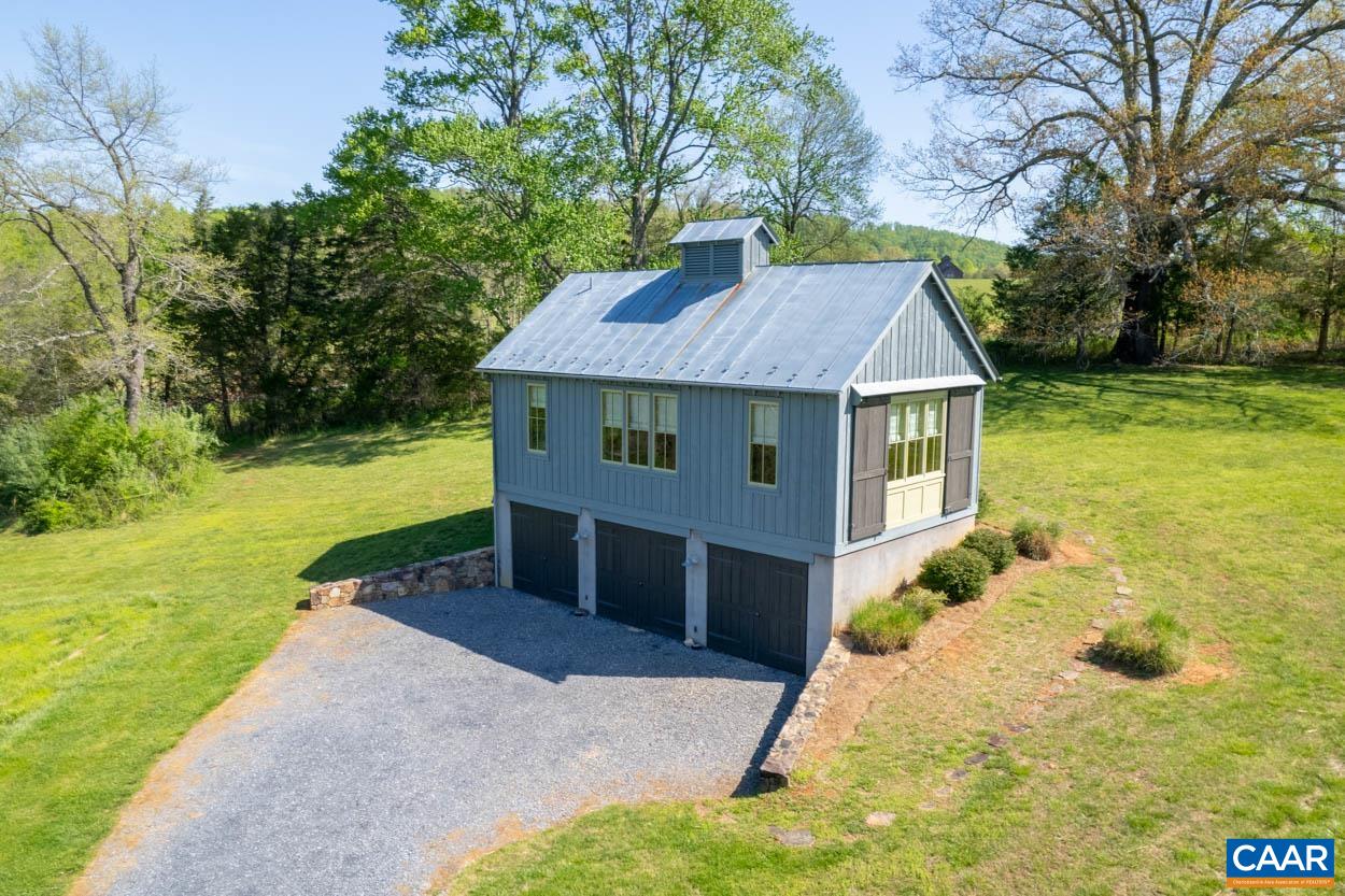 818 ENNIS MOUNTAIN RD