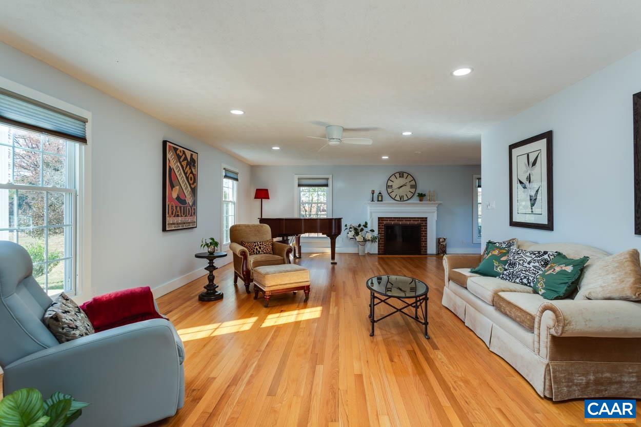 814 WOODLANDS RD