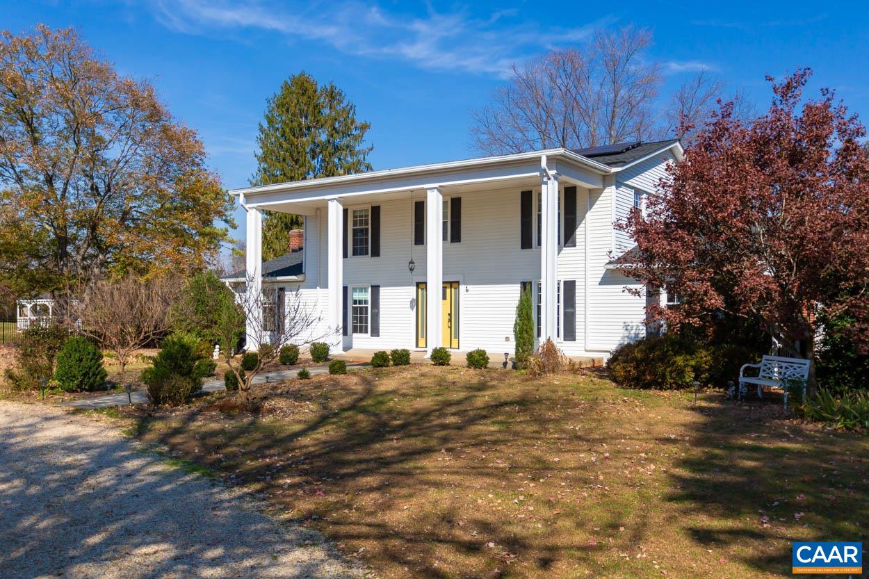 814 WOODLANDS RD