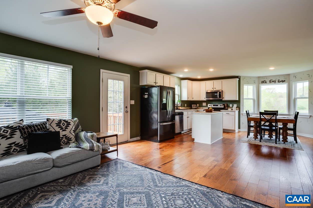 1090 BRIERY FARM RD