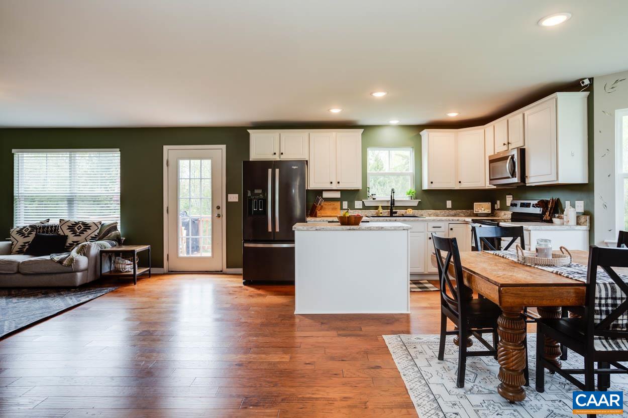 1090 BRIERY FARM RD