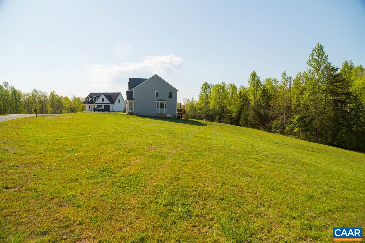 1090 BRIERY FARM RD