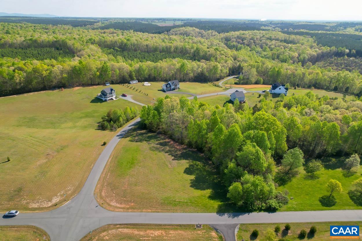 1090 BRIERY FARM RD