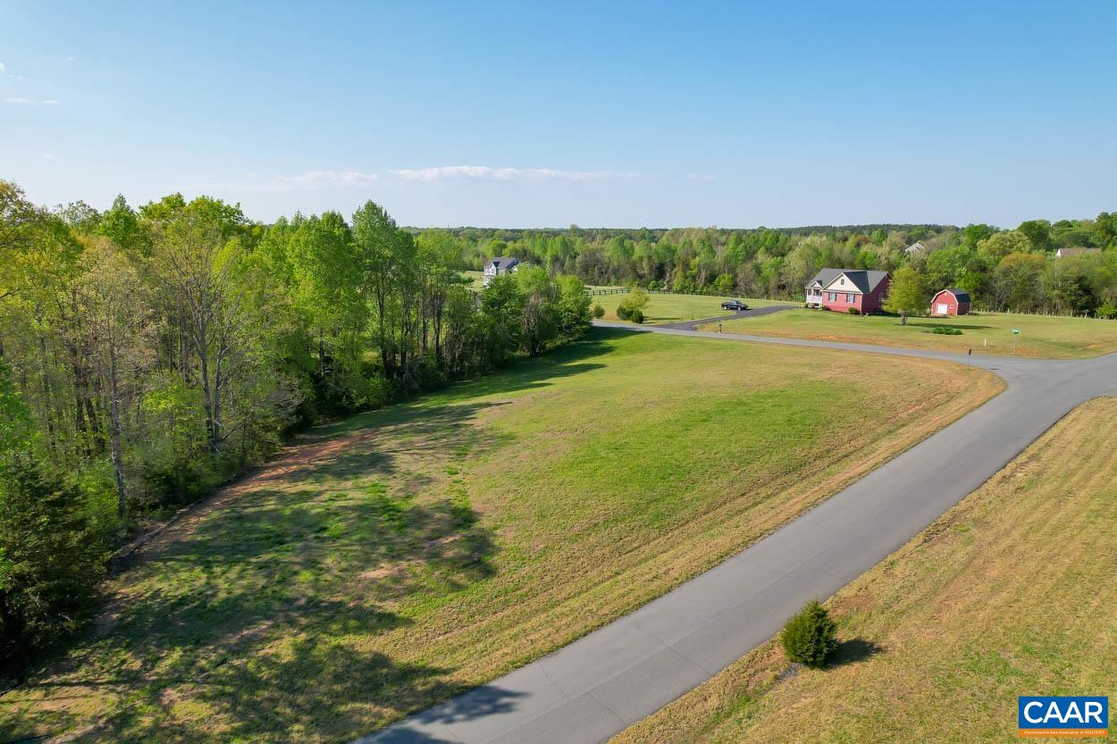 1090 BRIERY FARM RD