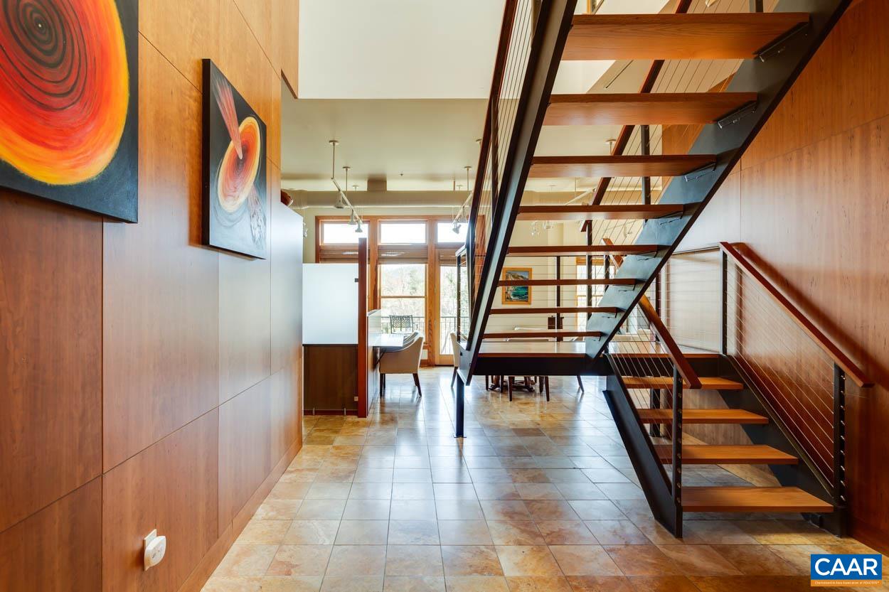 200 DOUGLAS AVE Unit: 3B