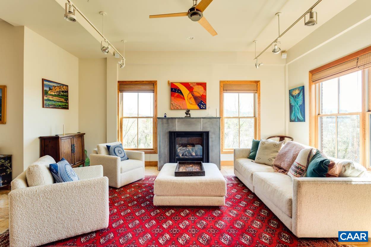 200 DOUGLAS AVE Unit: 3B