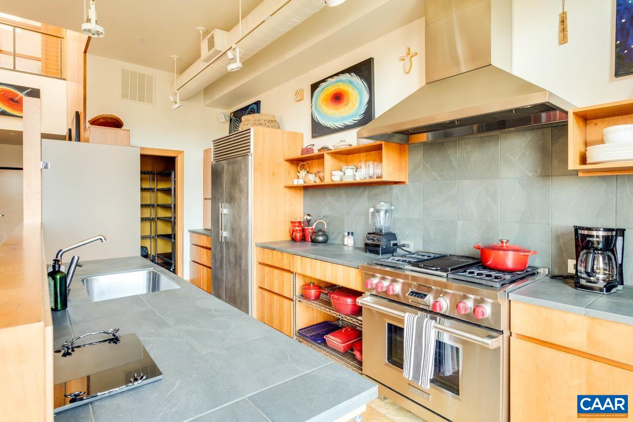 200 DOUGLAS AVE Unit: 3B