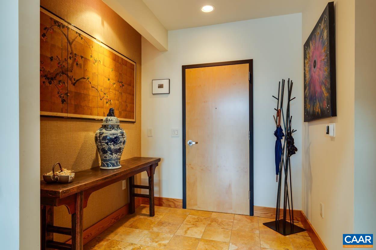 200 DOUGLAS AVE Unit: 3B