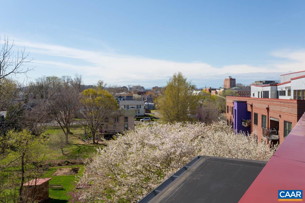 200 DOUGLAS AVE Unit: 3B